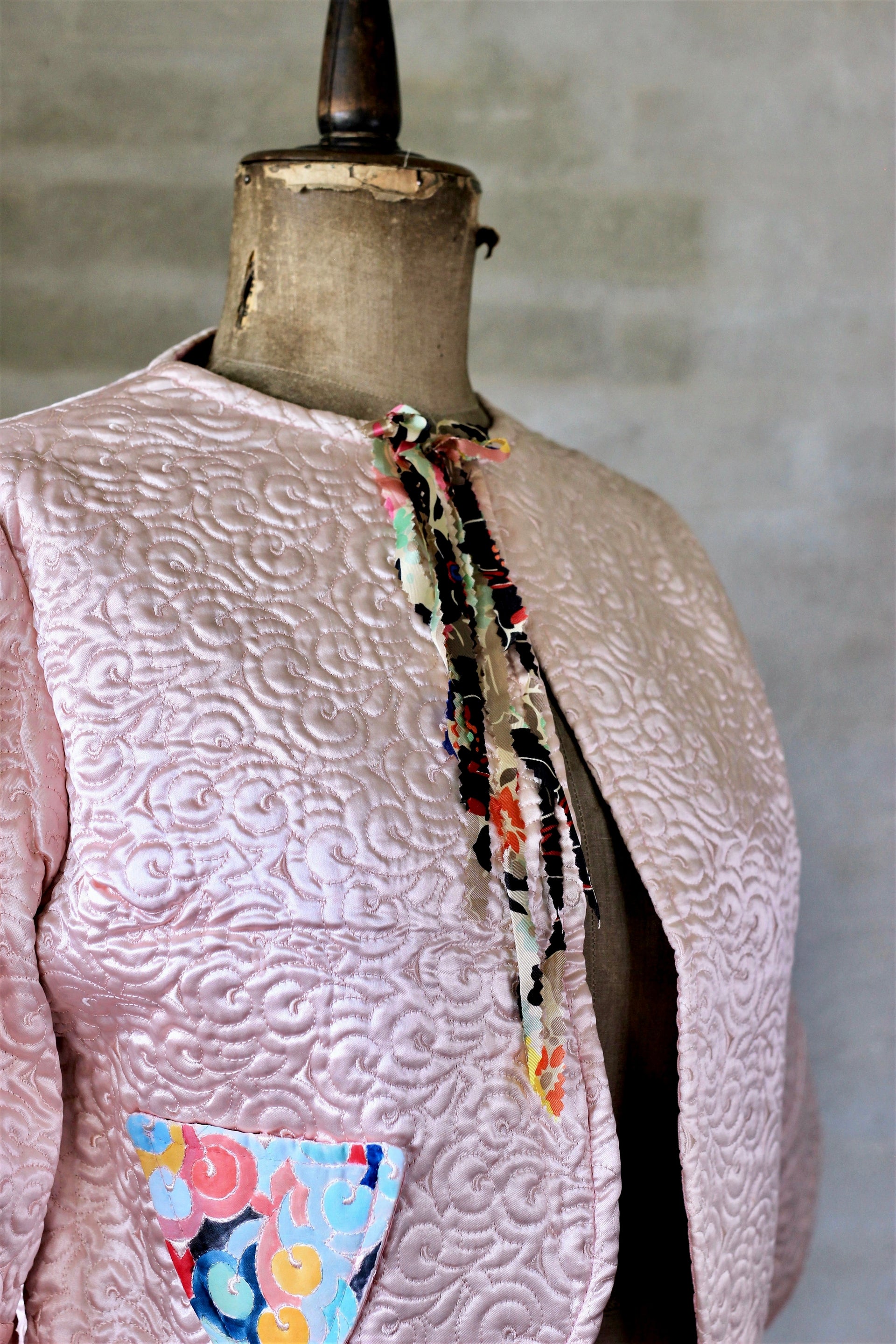 1930s Vintage Bed Jacket//Pink Satin//Art Deco Quilted Jacket//Size M
