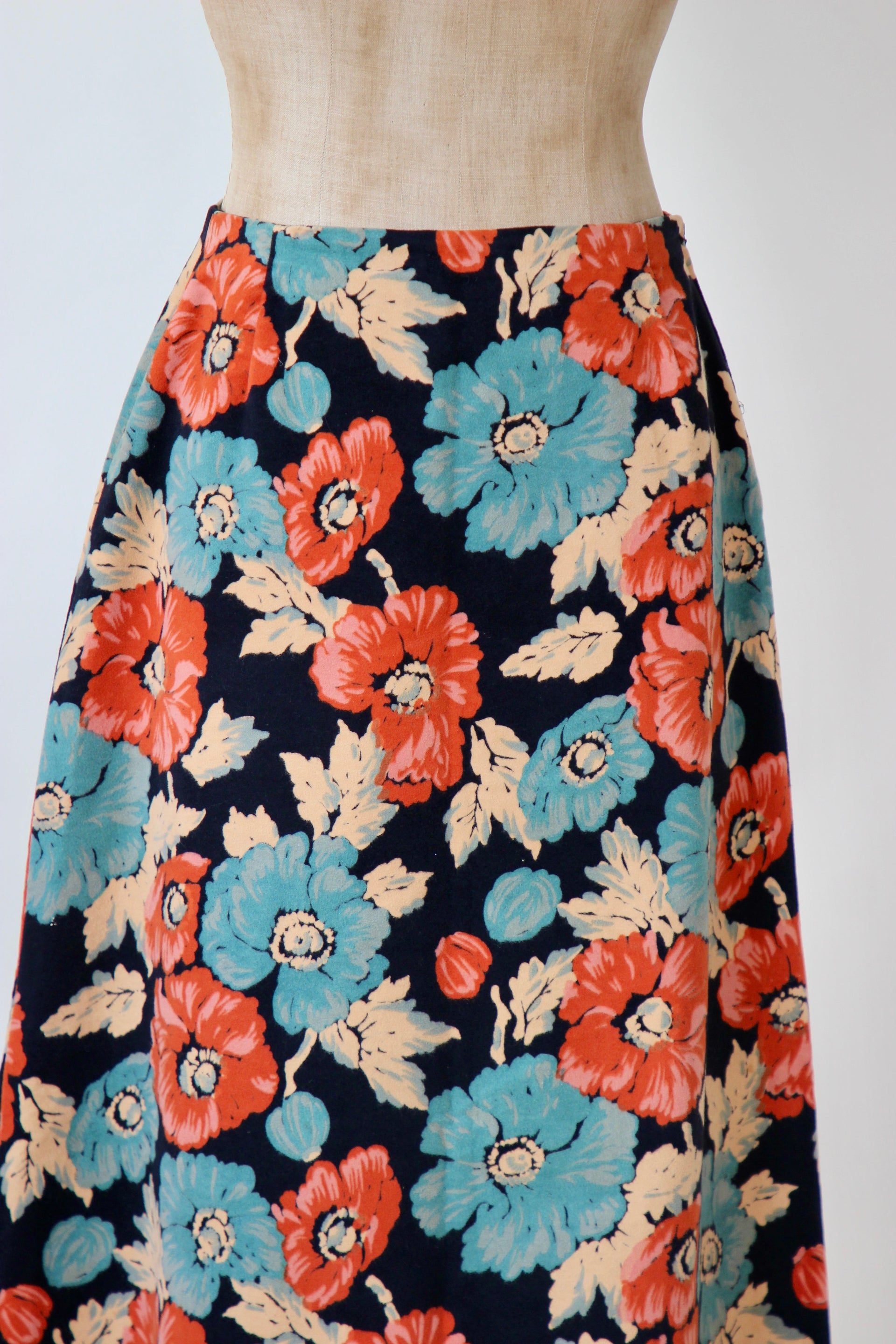 1970s High Waisted Velvet Maxi Skirt // Size S/M