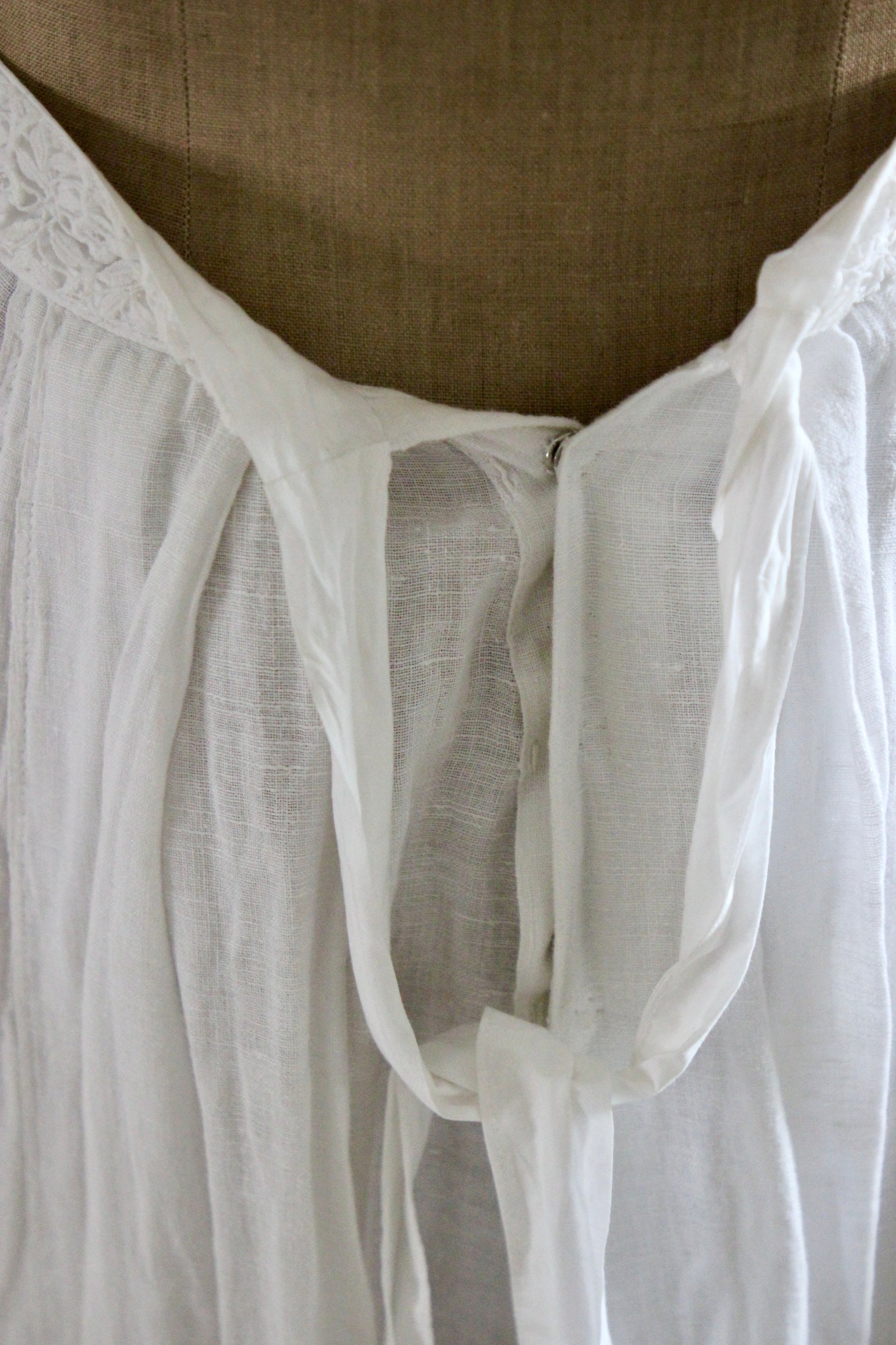 1960s 1970s High Waisted White Maxi Skirt // Size XS/S