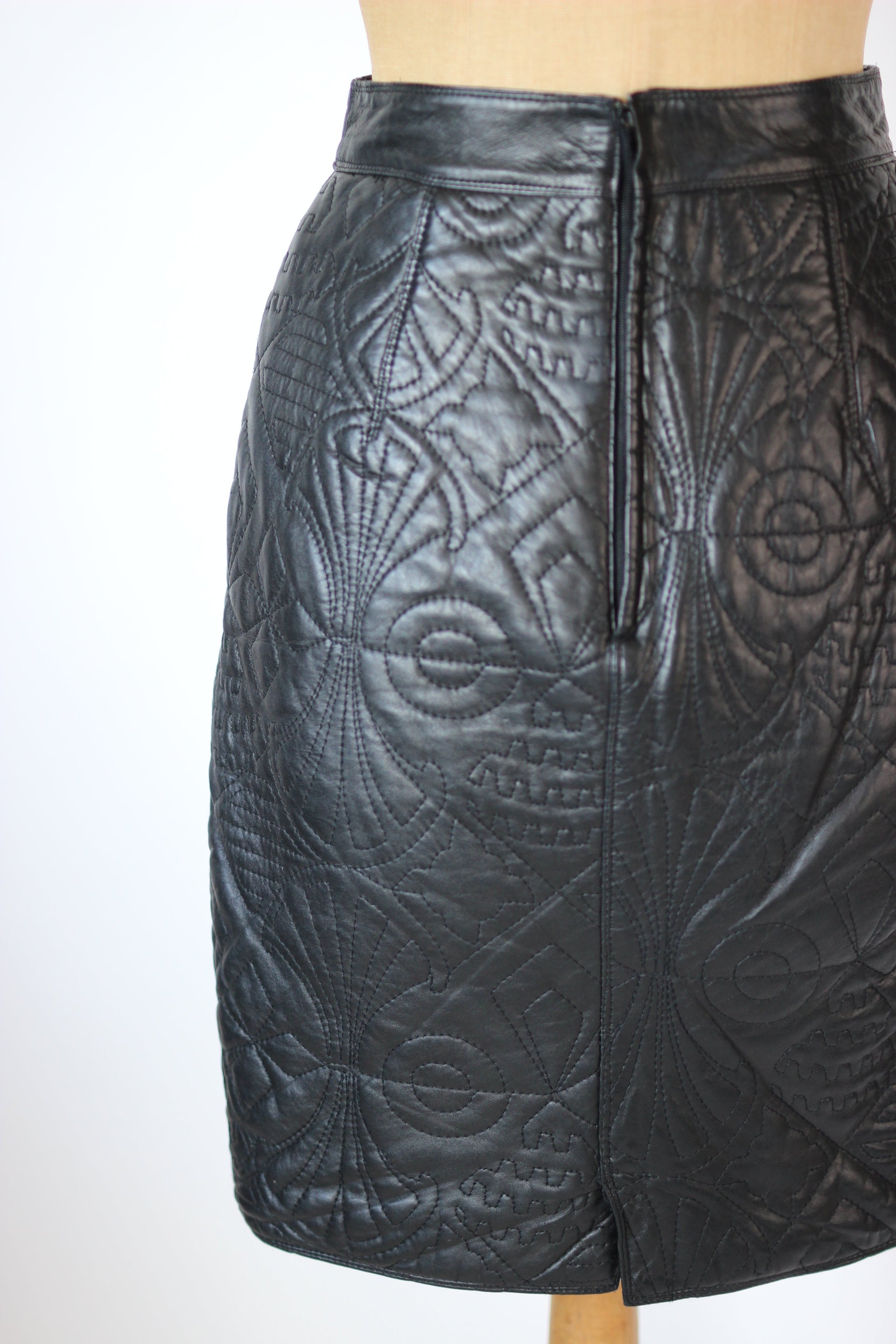 1990s Vintage Black Quilted Leather High Waisted Skirt//Size S/M