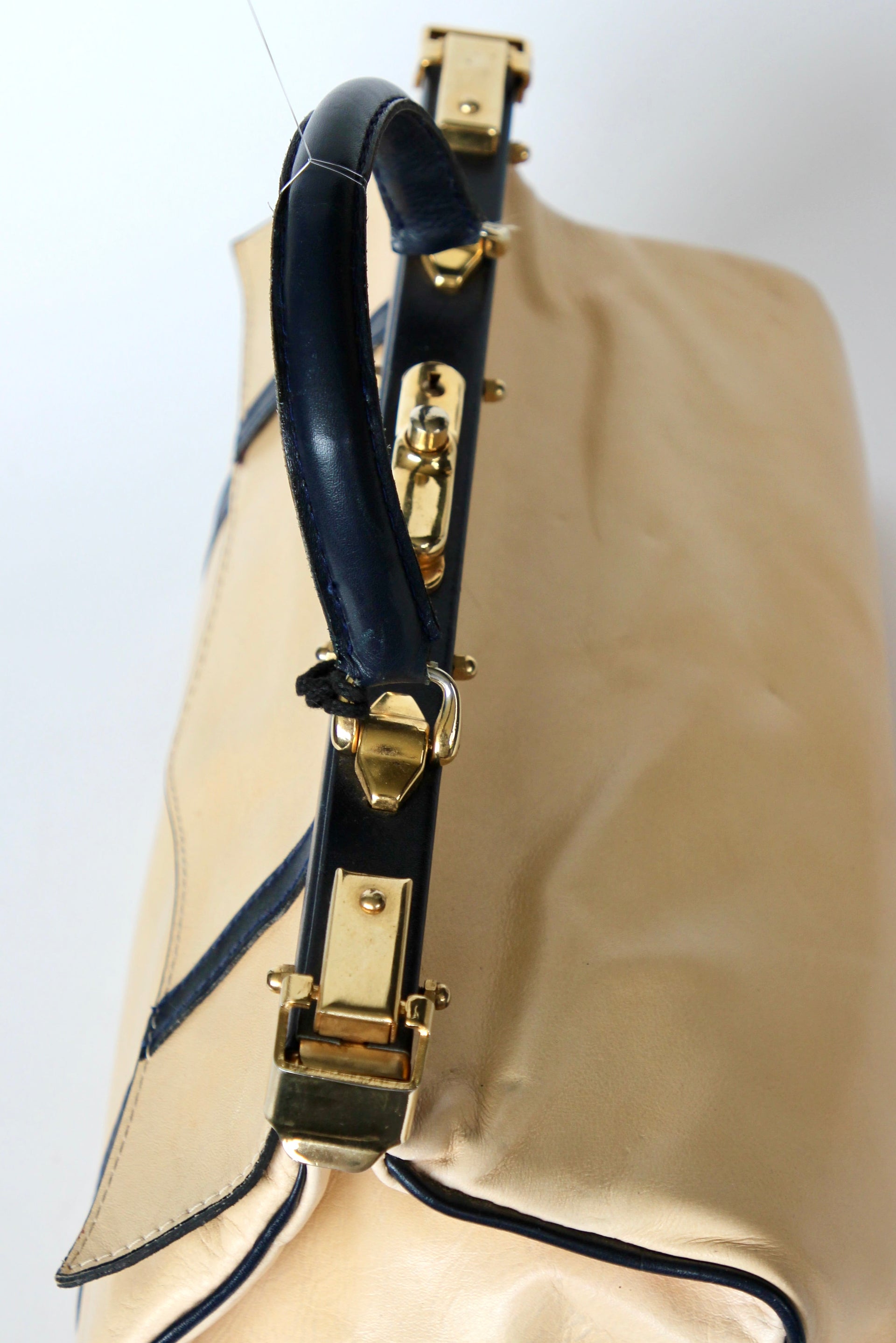 1950S 1960s Beige/Ivory Leather Top Handle Bag // Midwife Style Bag