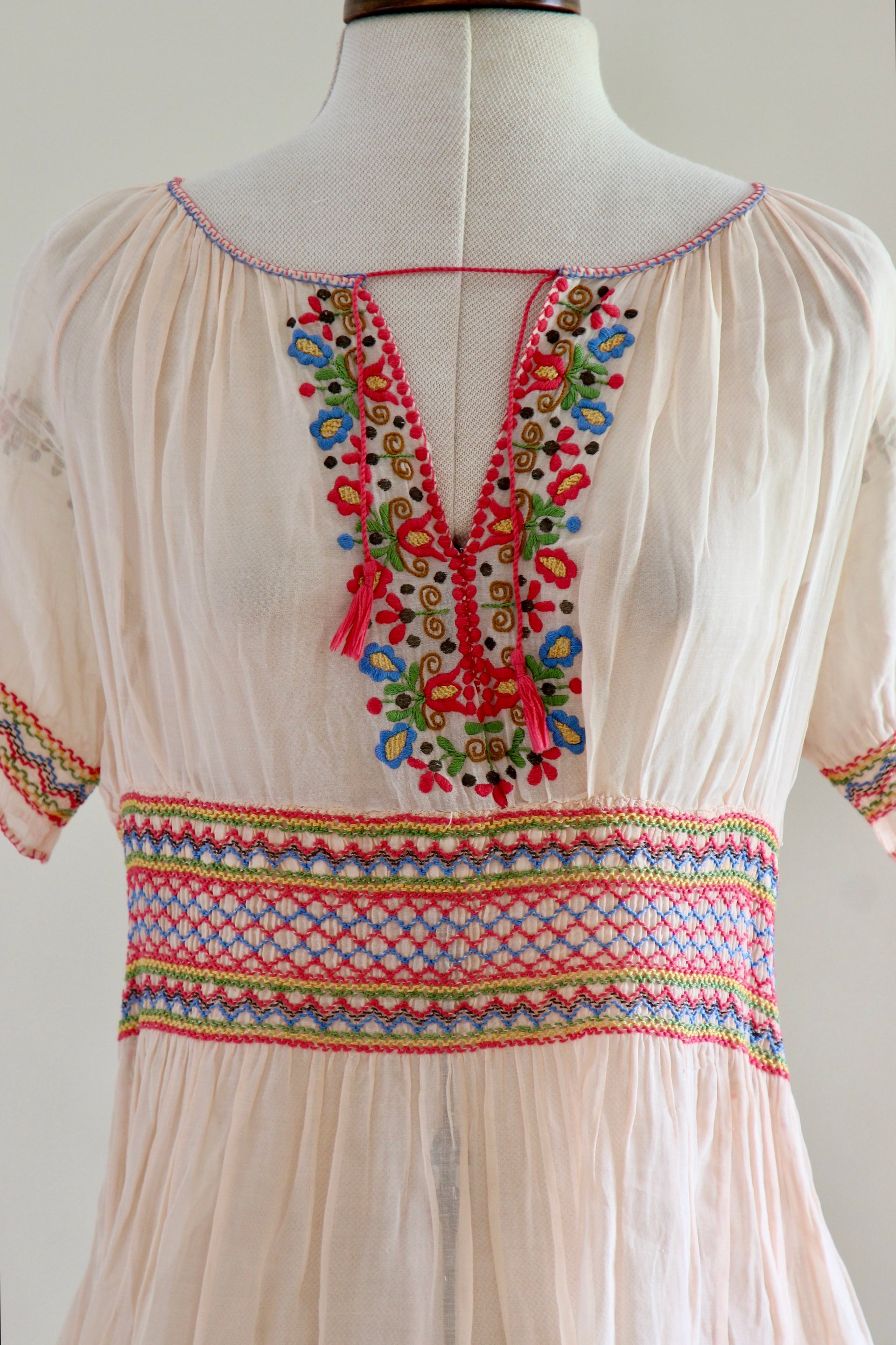 1920s 1930s Hungarian Embroidered Short Sleeve Pale Pink Top // Size XS/S