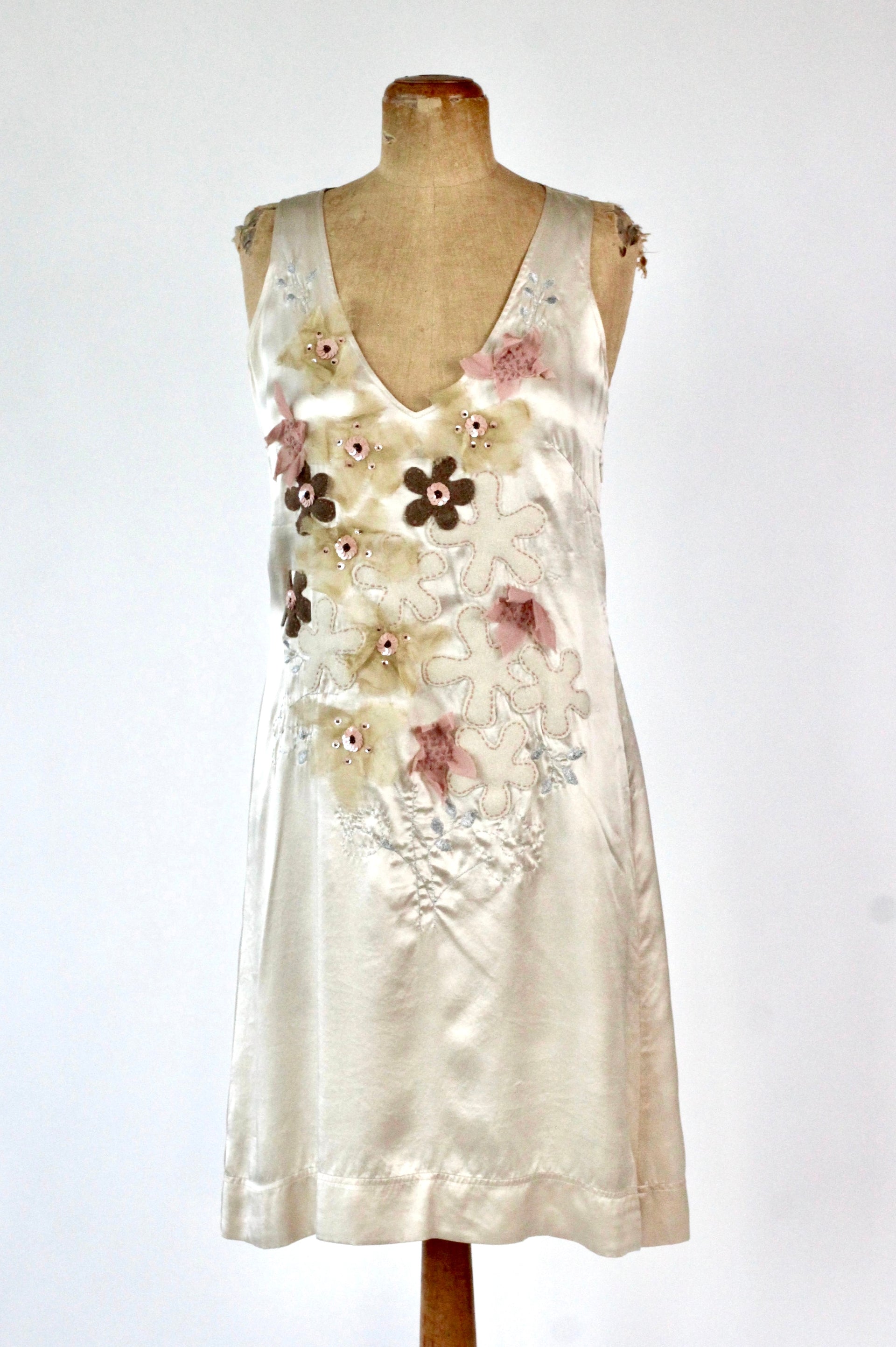 Vintage Ivory Sleeveles Silk Dress with Flower Applique //Danish Design//Size M