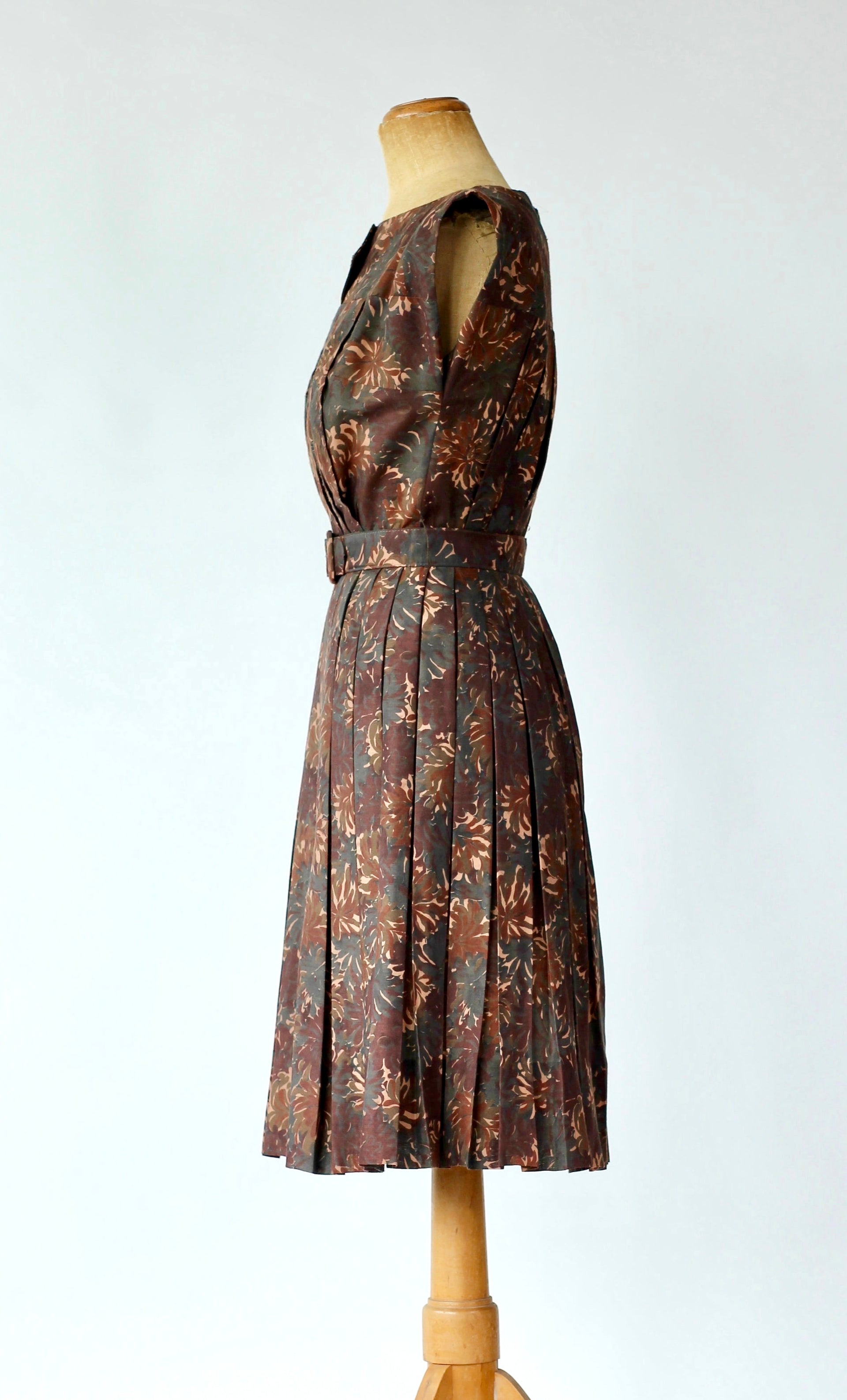 1950s Brown Cotton Dress with Abstract Floral Print//Size XS/S