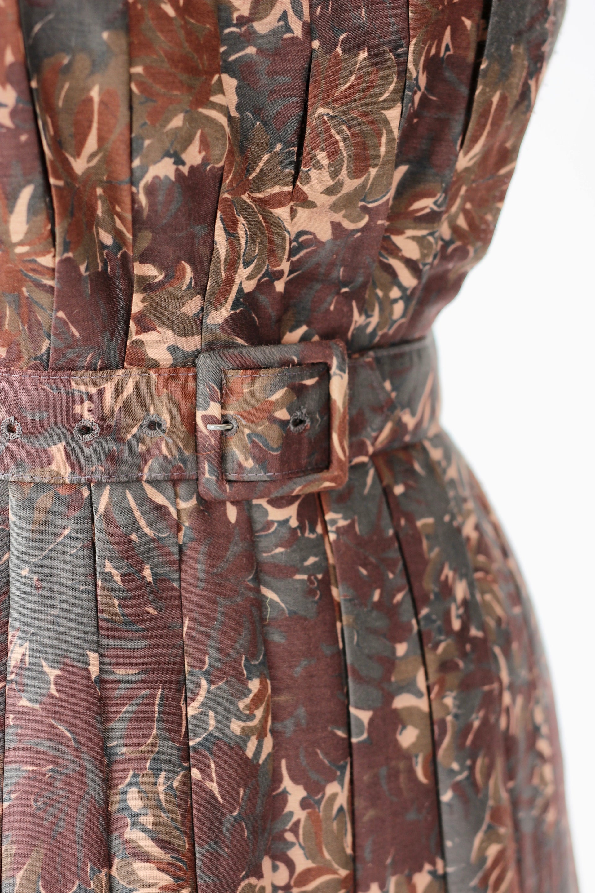 1950s Brown Cotton Dress with Abstract Floral Print//Size XS/S