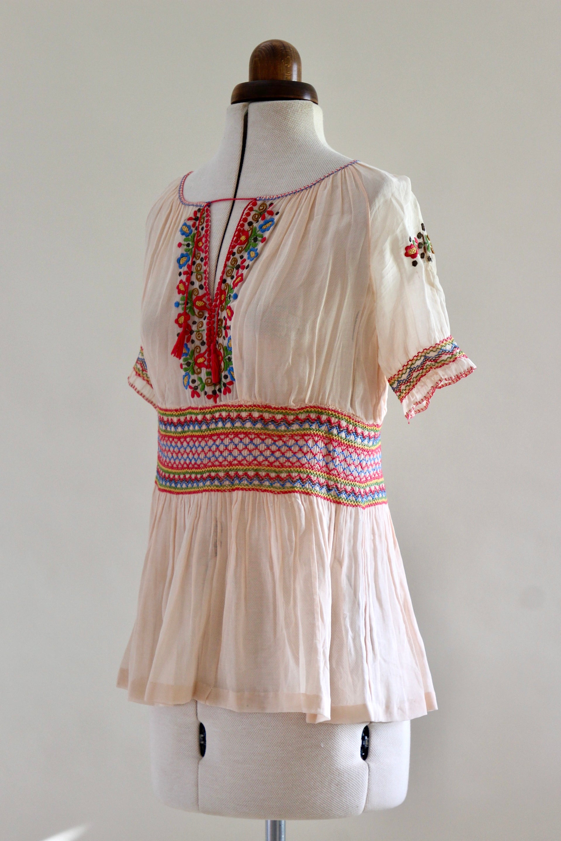 1920s 1930s Hungarian Embroidered Short Sleeve Pale Pink Top // Size XS/S