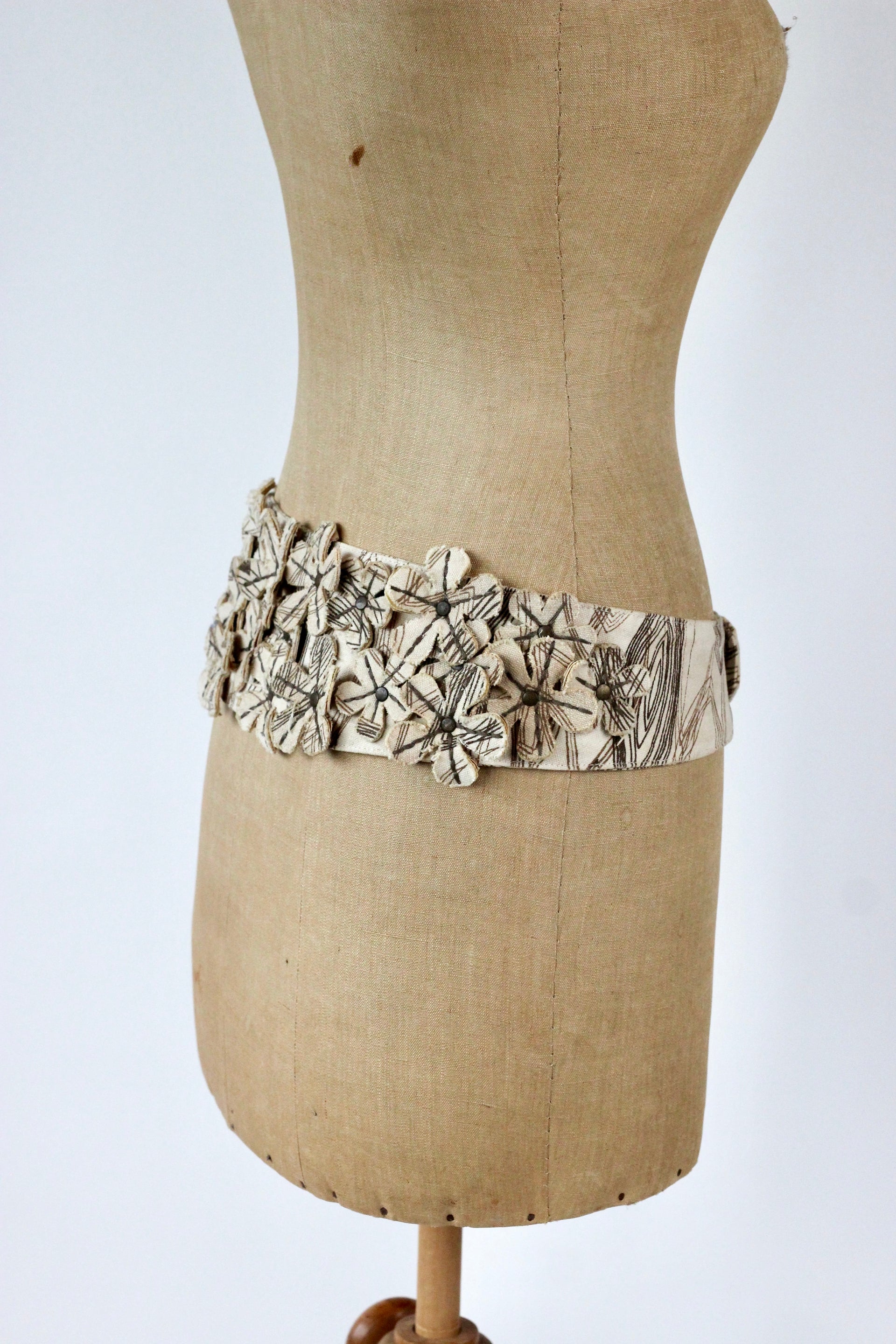 Vintage Y2K Cotton Belt with 3D Flowers // Size S/M