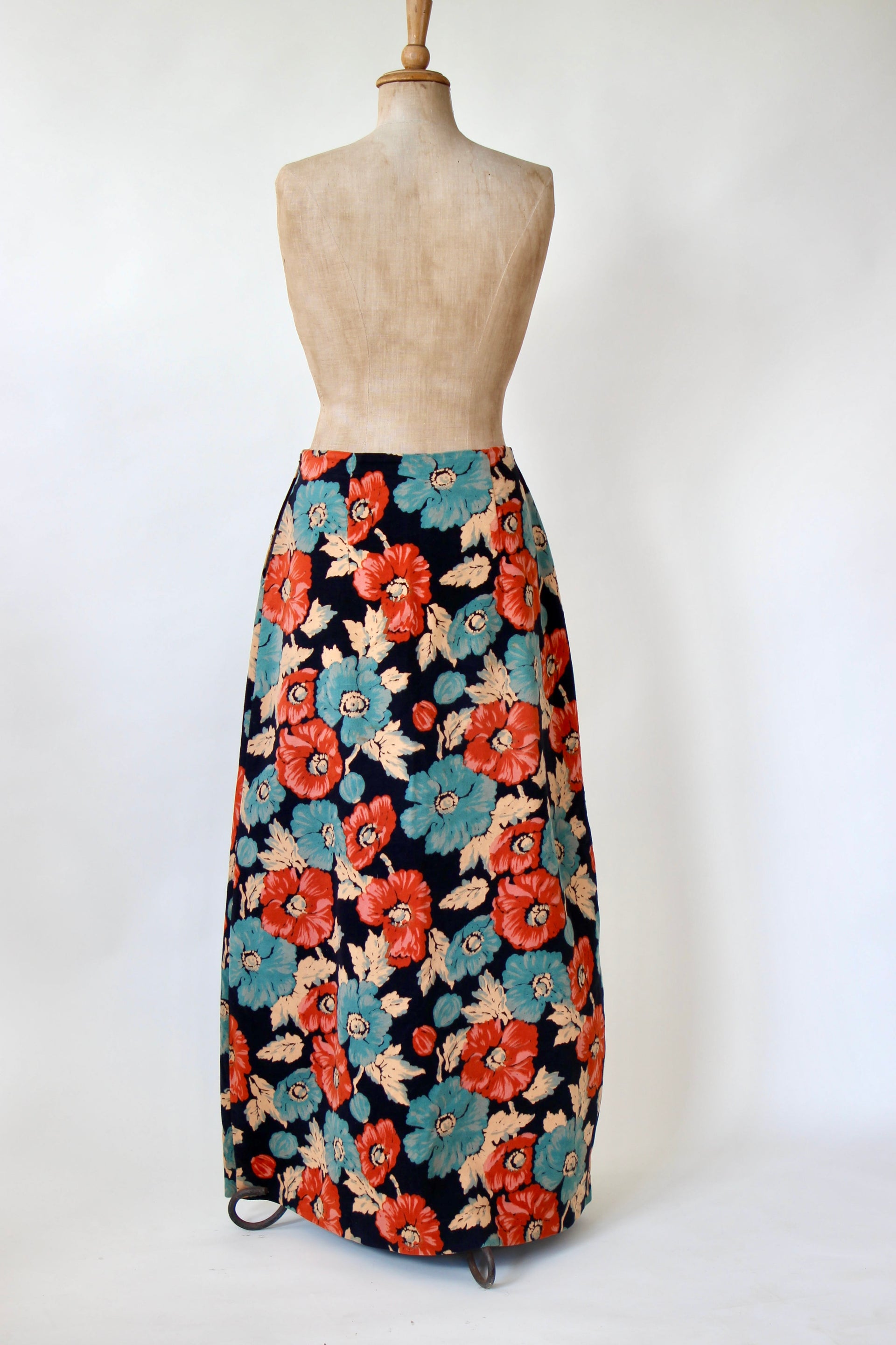 1970s High Waisted Velvet Maxi Skirt // Size S/M