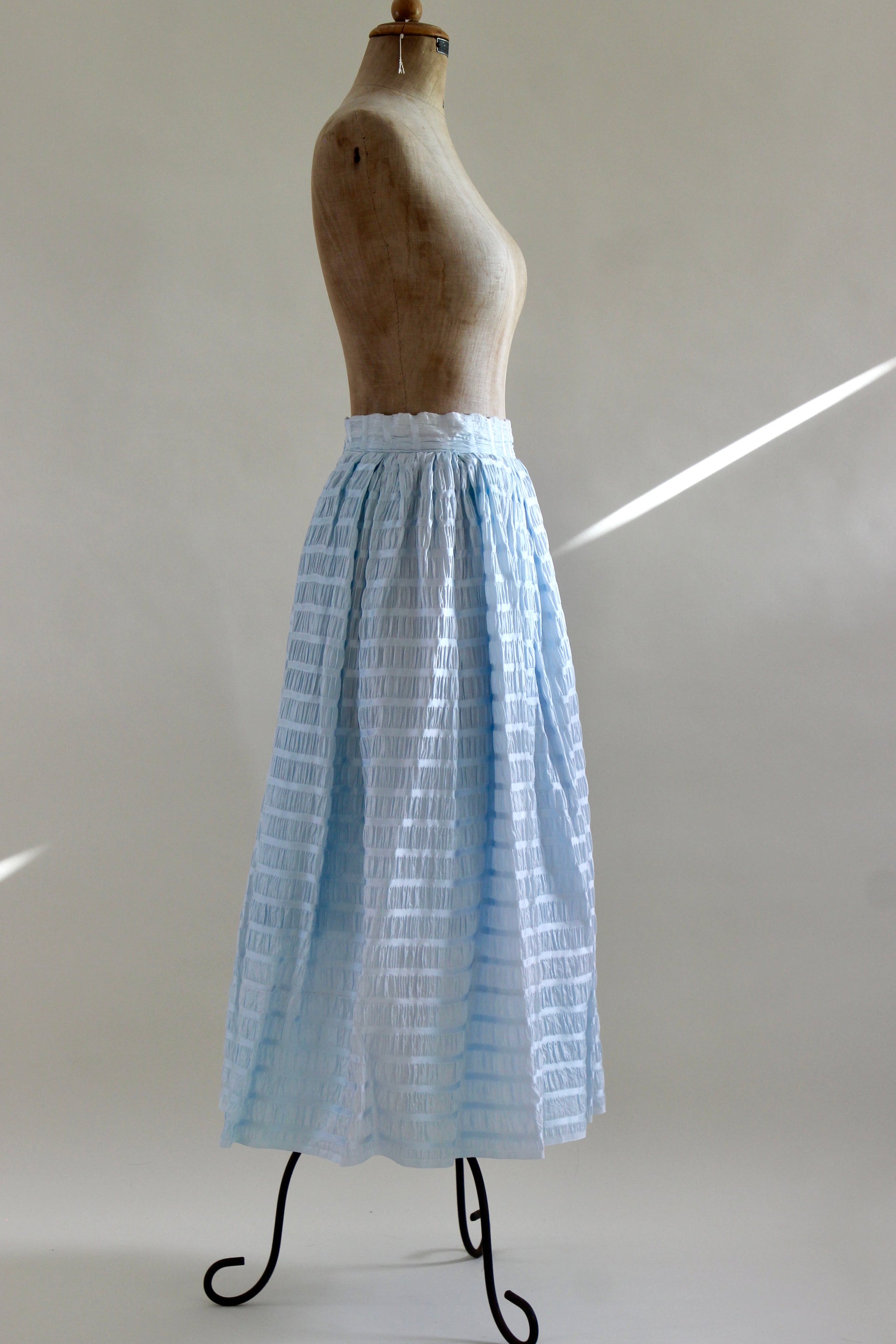 1940s Vintage Light Blue Skirt in Ruffled Fabric//Size S/M