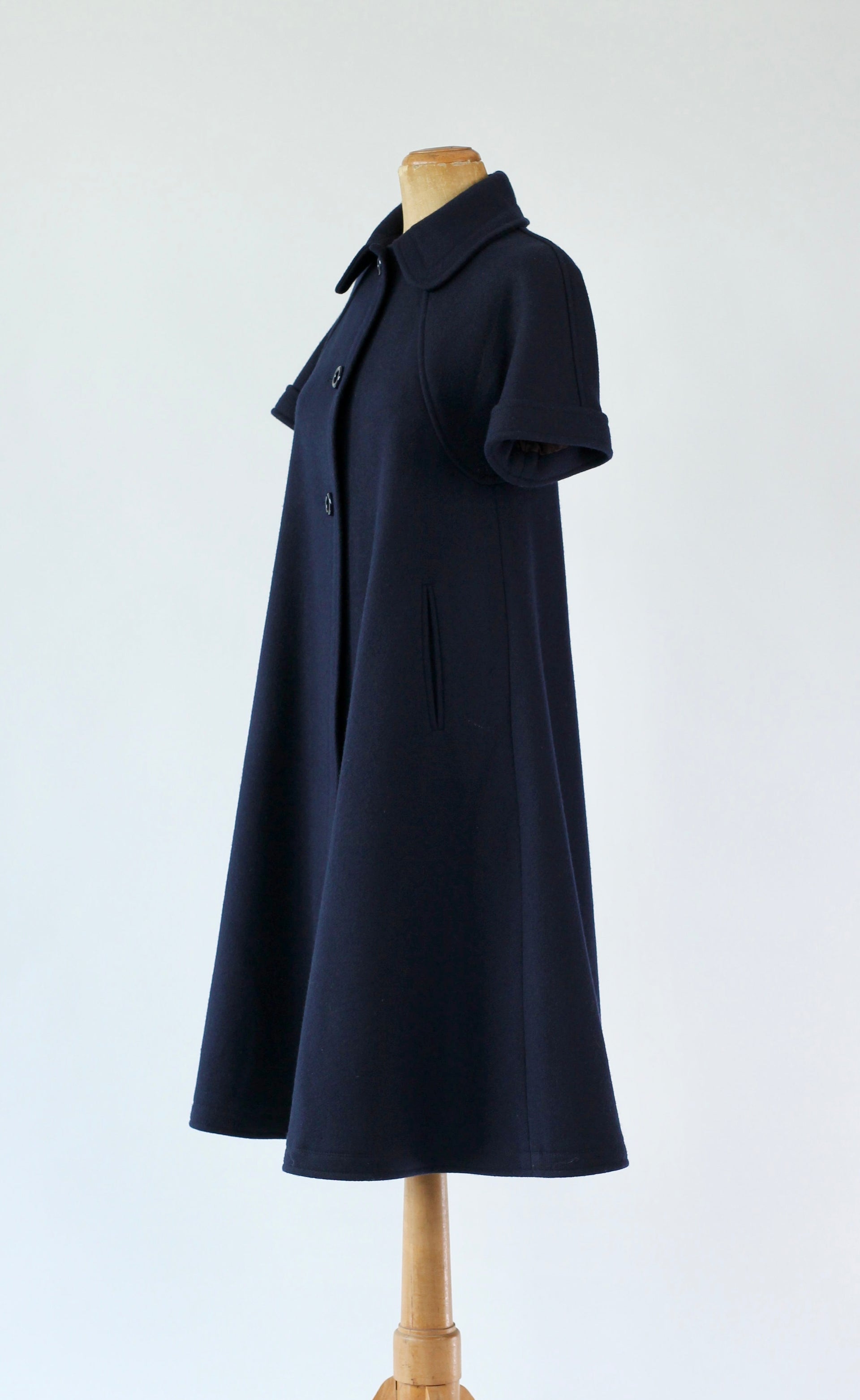 1970s Navy Blue Wool Coat//Short Sleeves//Size M