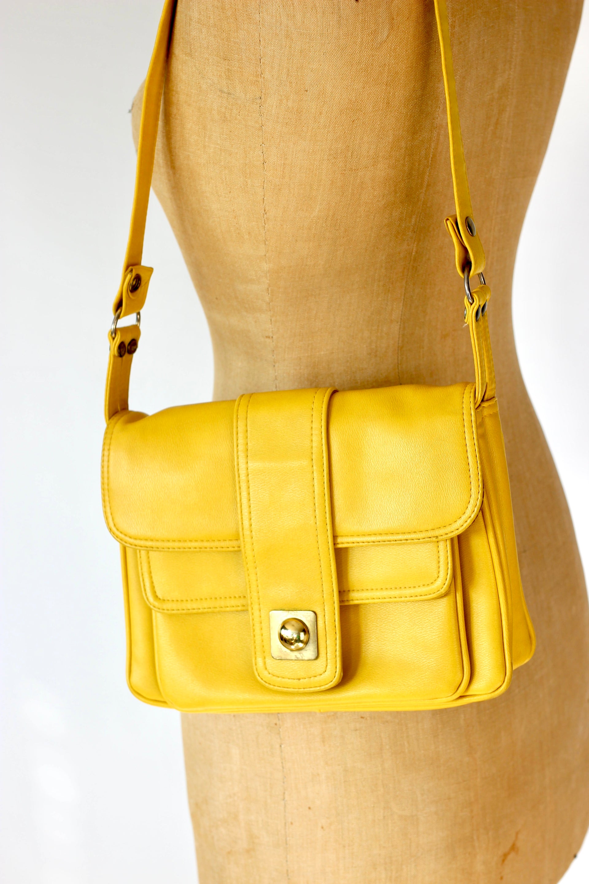 1970s Vintage Yellow Vinyl Shoulder Strap Bag