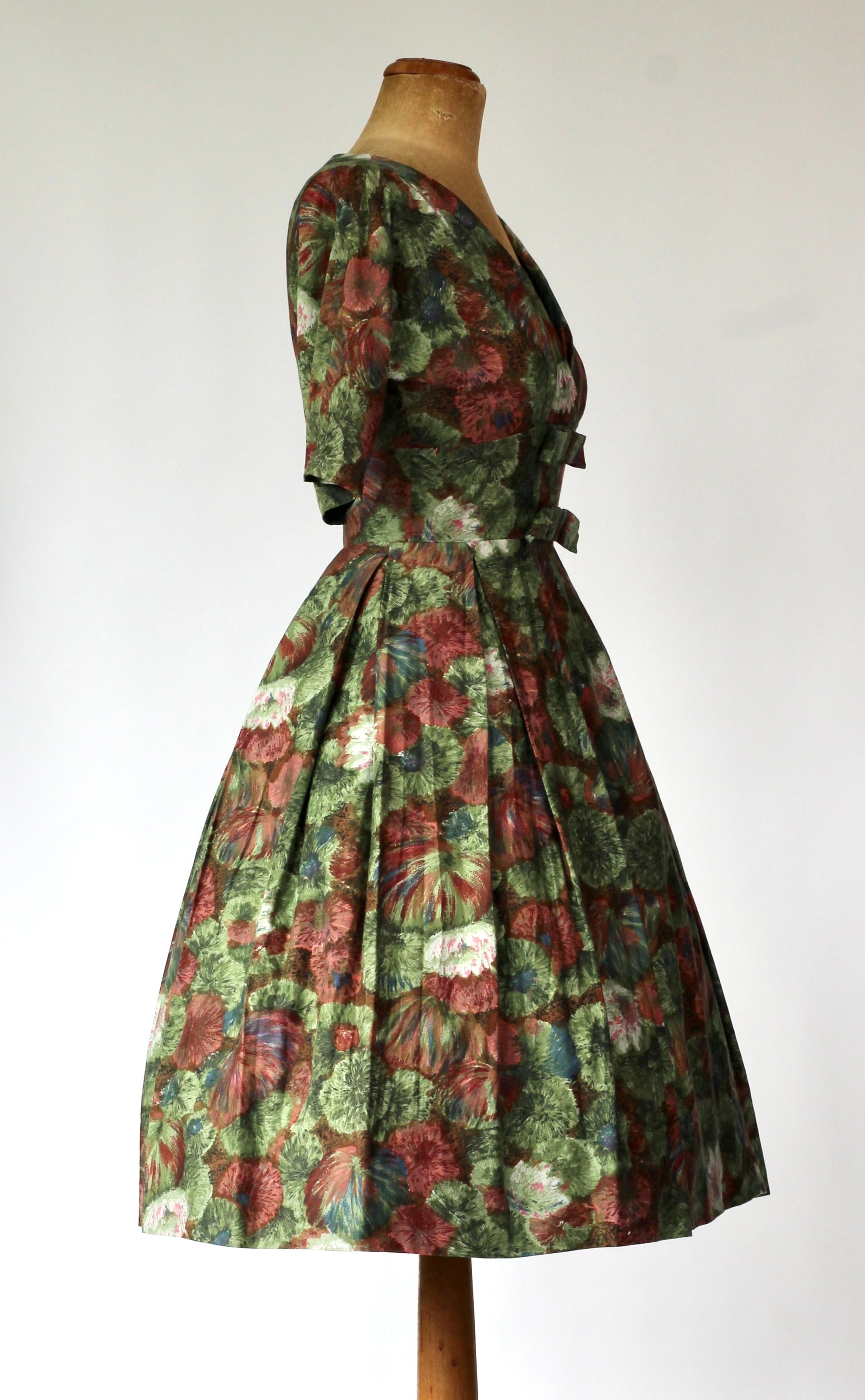 1950s Cotton Dress with Floral Print//Size XS/S