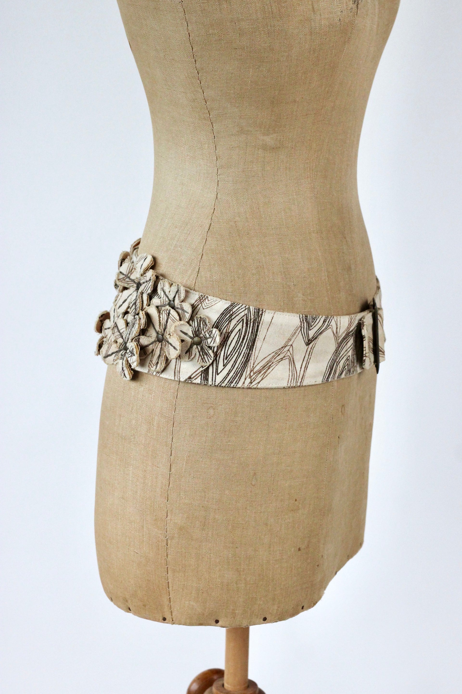Vintage Y2K Cotton Belt with 3D Flowers // Size S/M