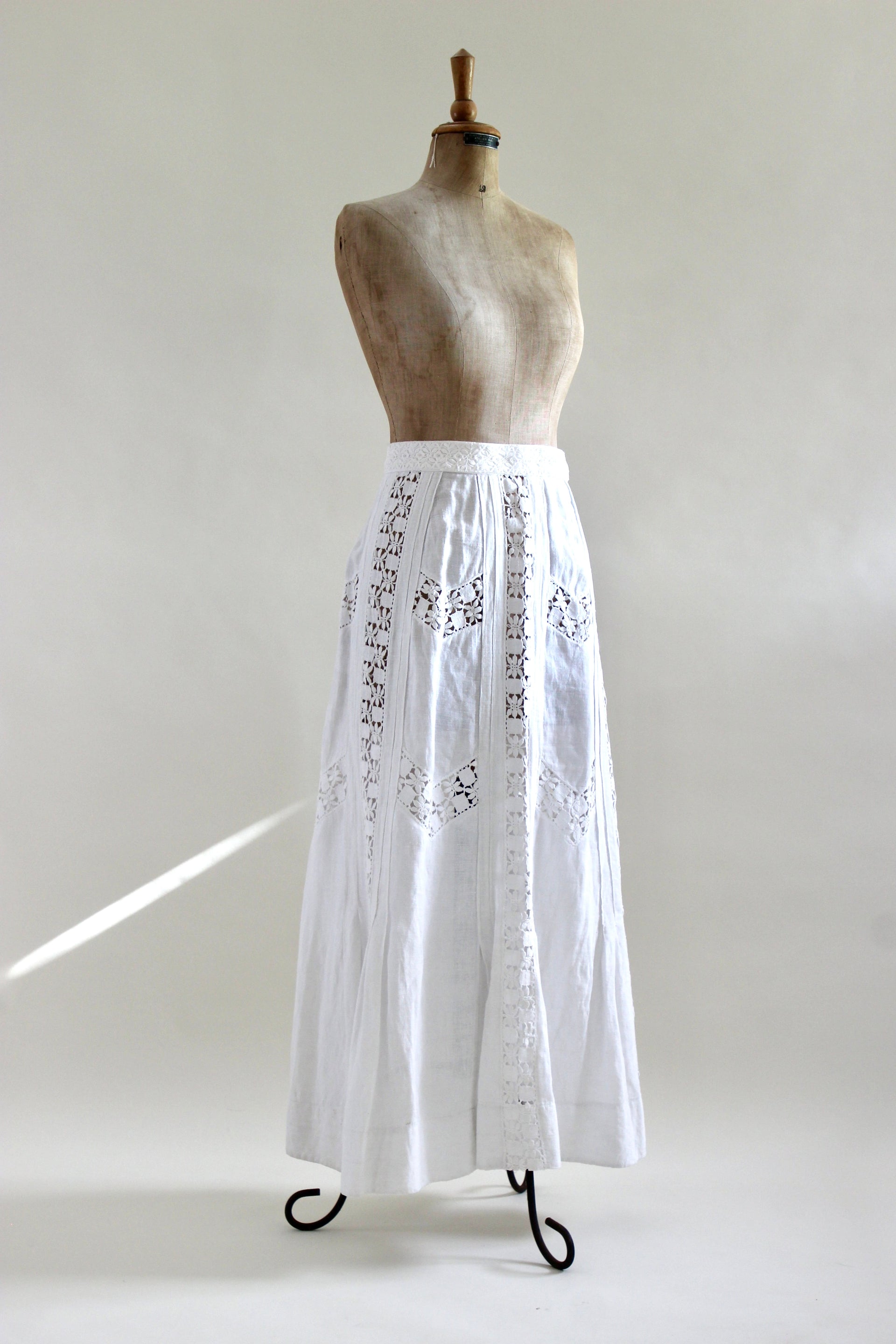 1960s 1970s High Waisted White Maxi Skirt // Size XS/S