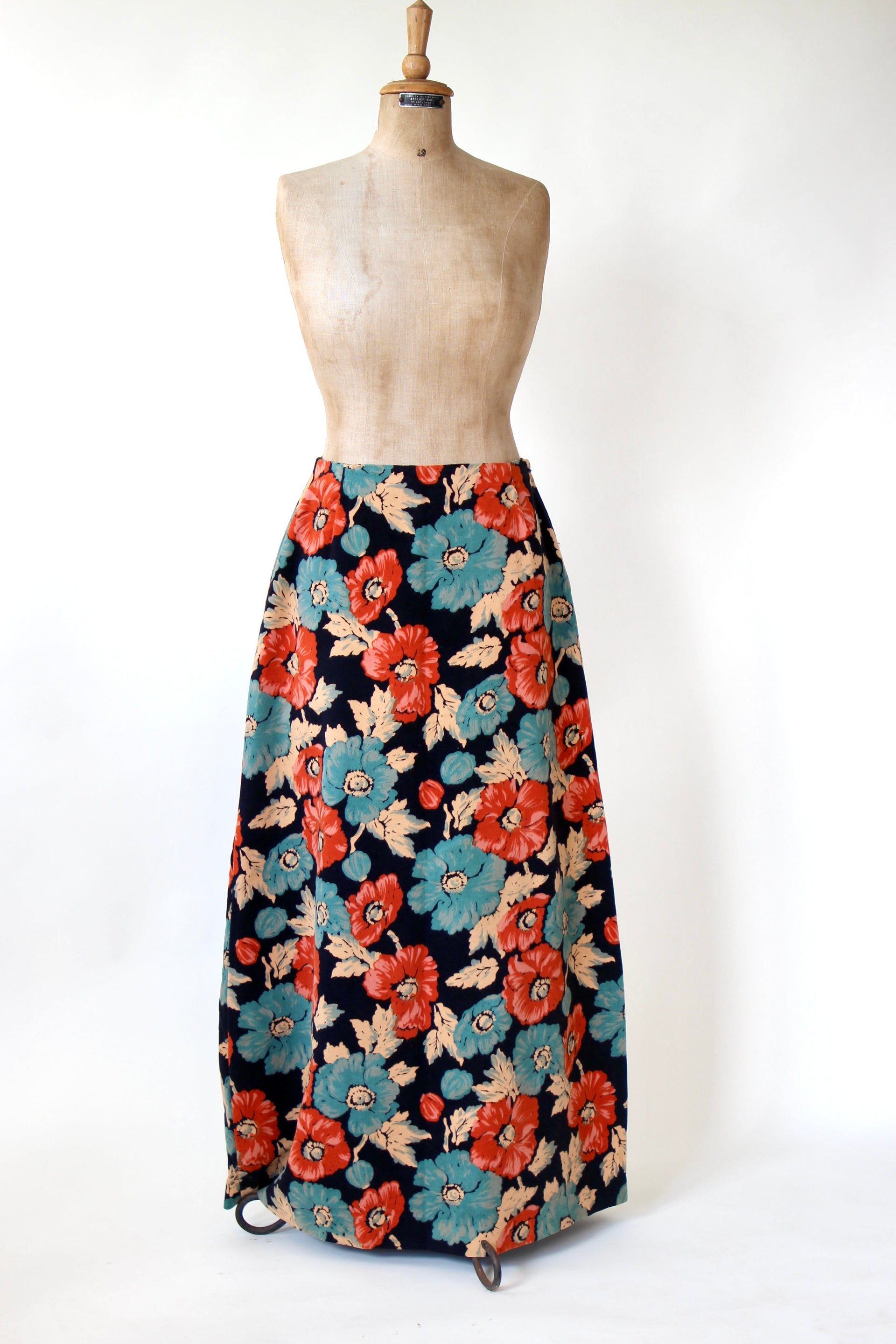1970s High Waisted Velvet Maxi Skirt // Size S/M