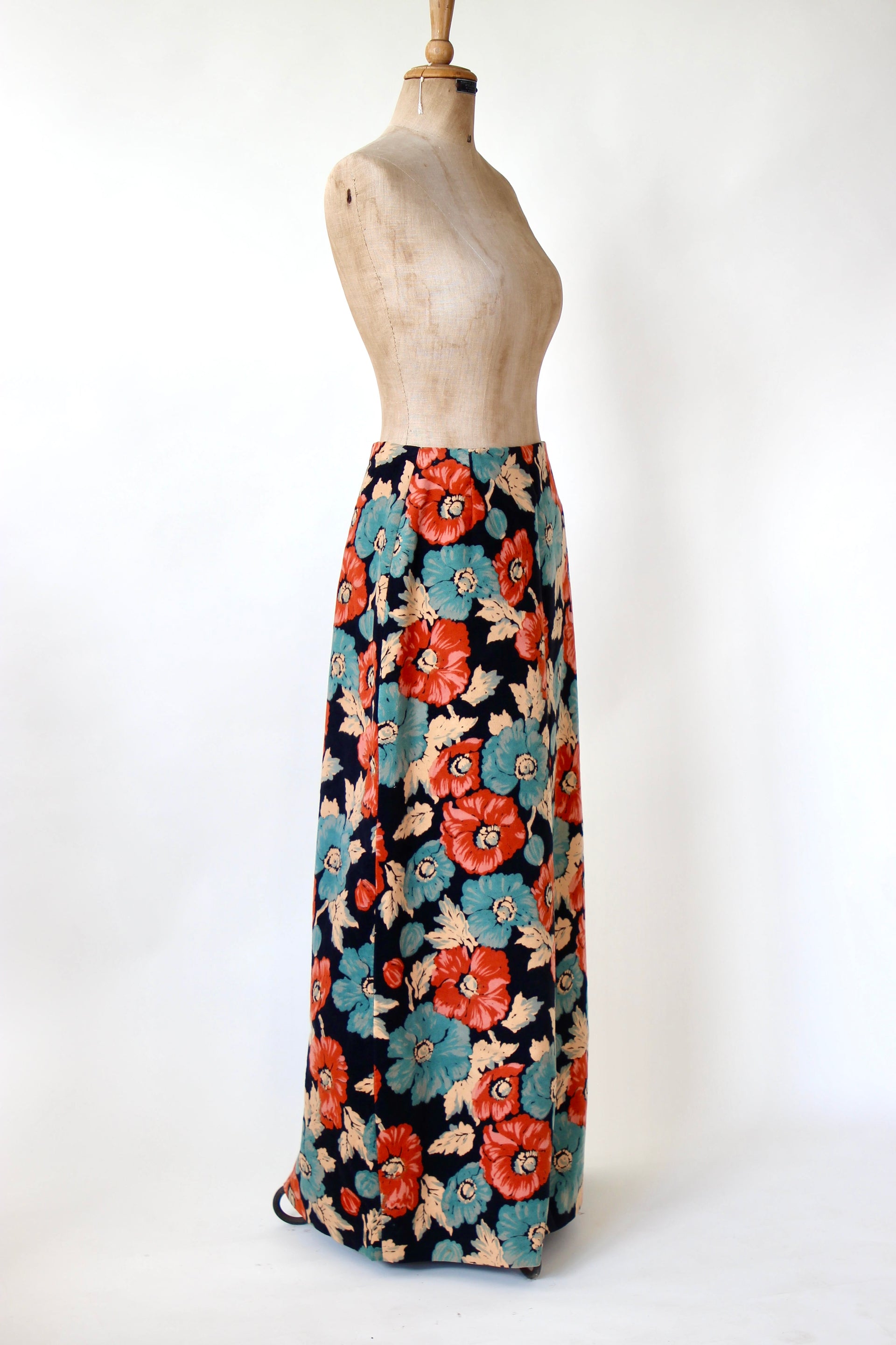1970s High Waisted Velvet Maxi Skirt // Size S/M