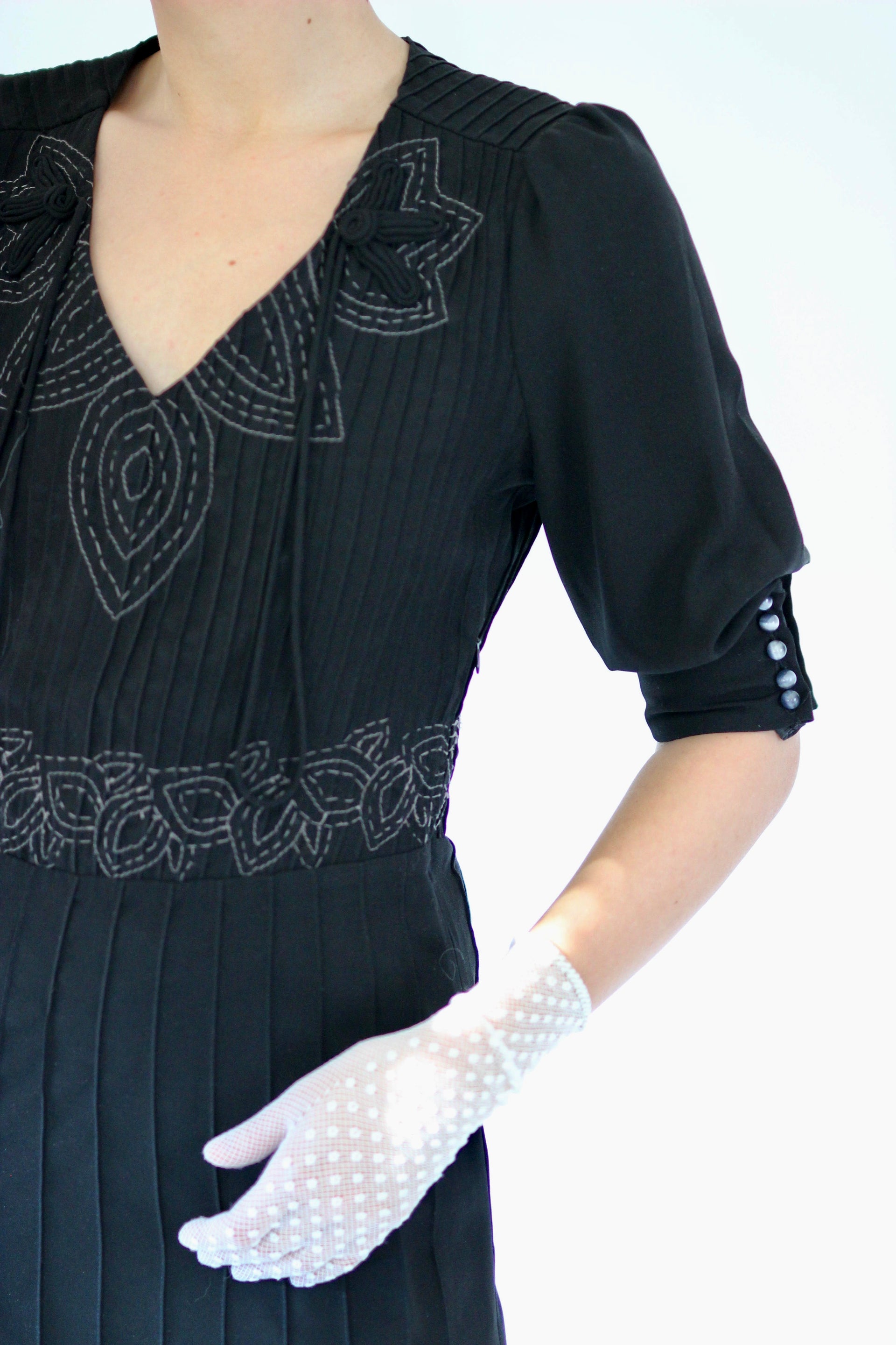 Vintage Black Mini Dress with Grey Embroidery//Size M