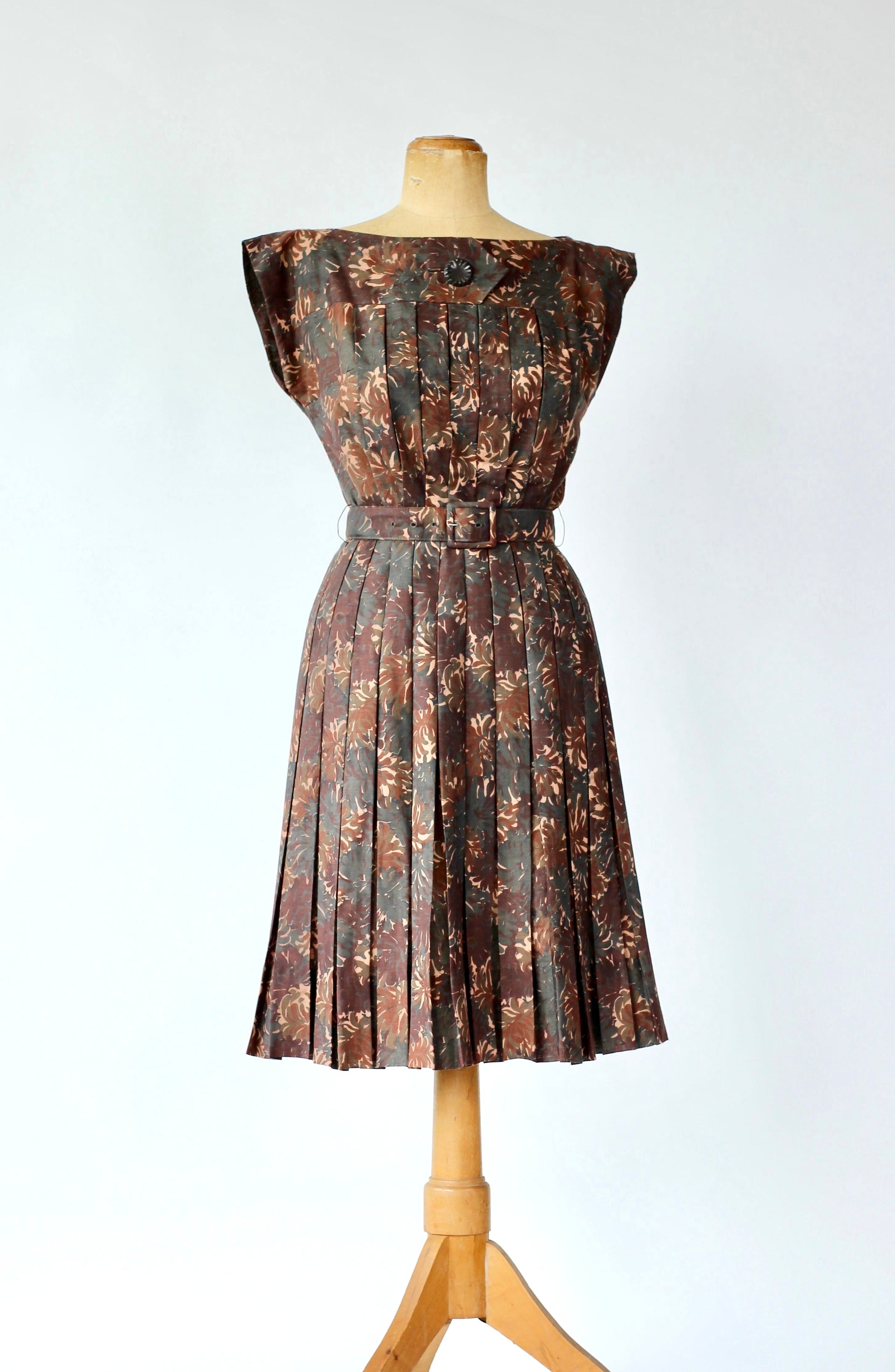 1950s Brown Cotton Dress with Abstract Floral Print//Size XS/S