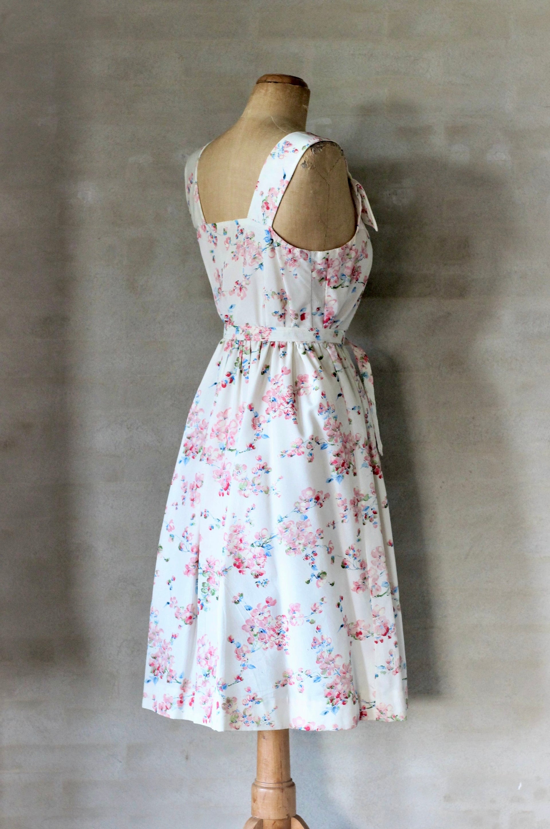 1950s White Taffeta Dress with Bolero//Blue and Pink Flowers//Size S/M