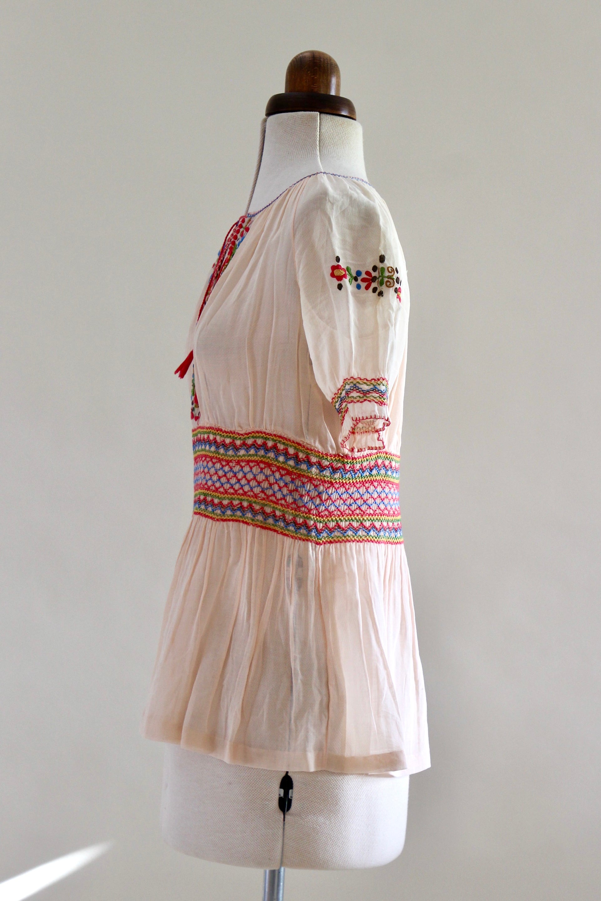 1920s 1930s Hungarian Embroidered Short Sleeve Pale Pink Top // Size XS/S