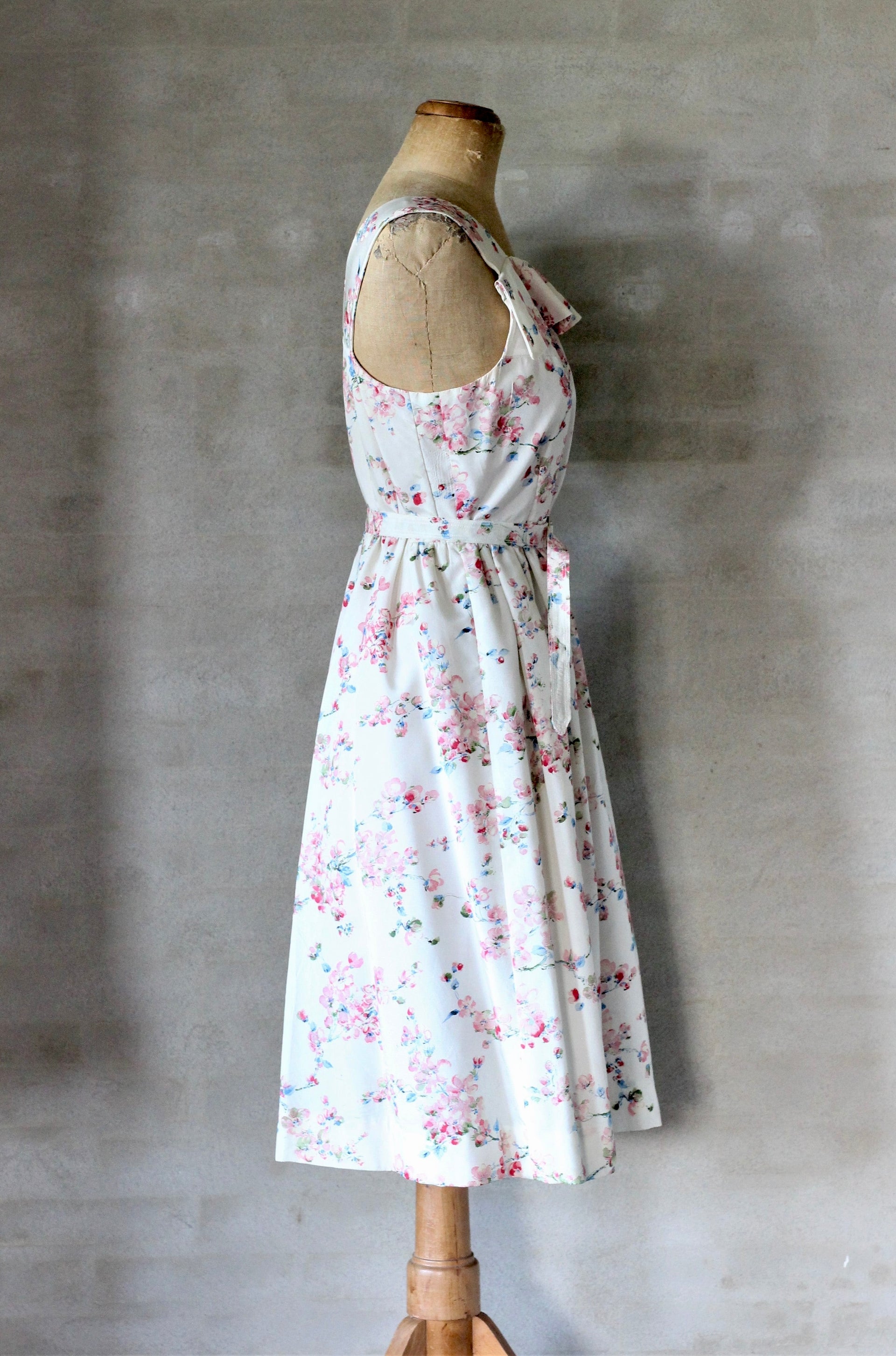 1950s White Taffeta Dress with Bolero//Blue and Pink Flowers//Size S/M