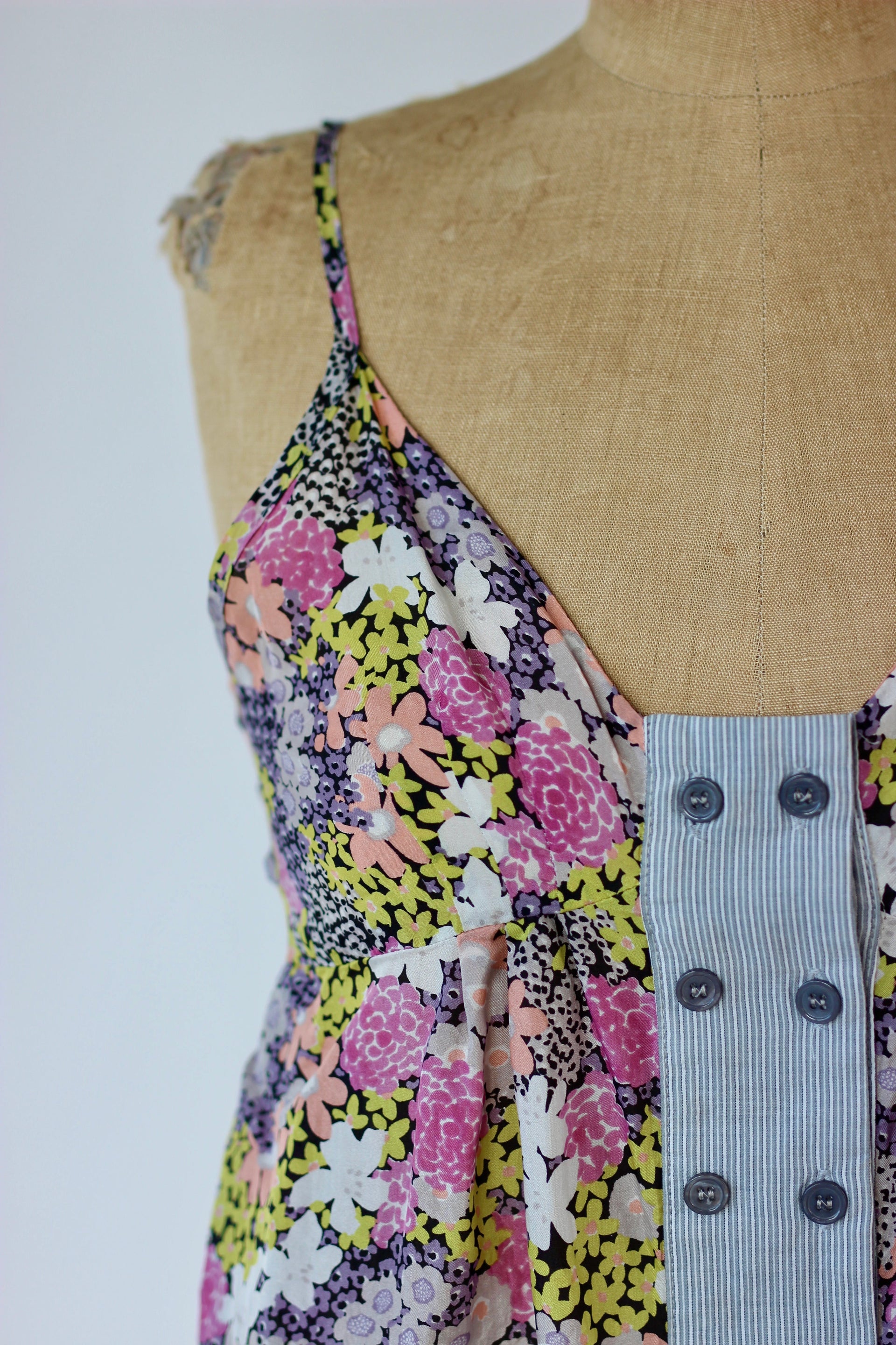 Vintage Floral Silk Top in Bright Colors //Danish Design//Size M