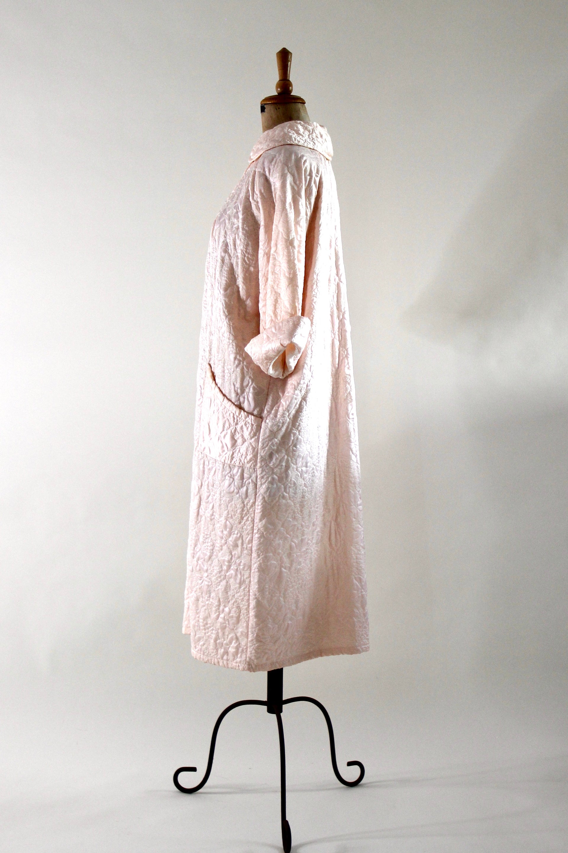 1960s Baby Pink Satin Quilted Robe//Light Coat//Oversized Coat//Size M-XL