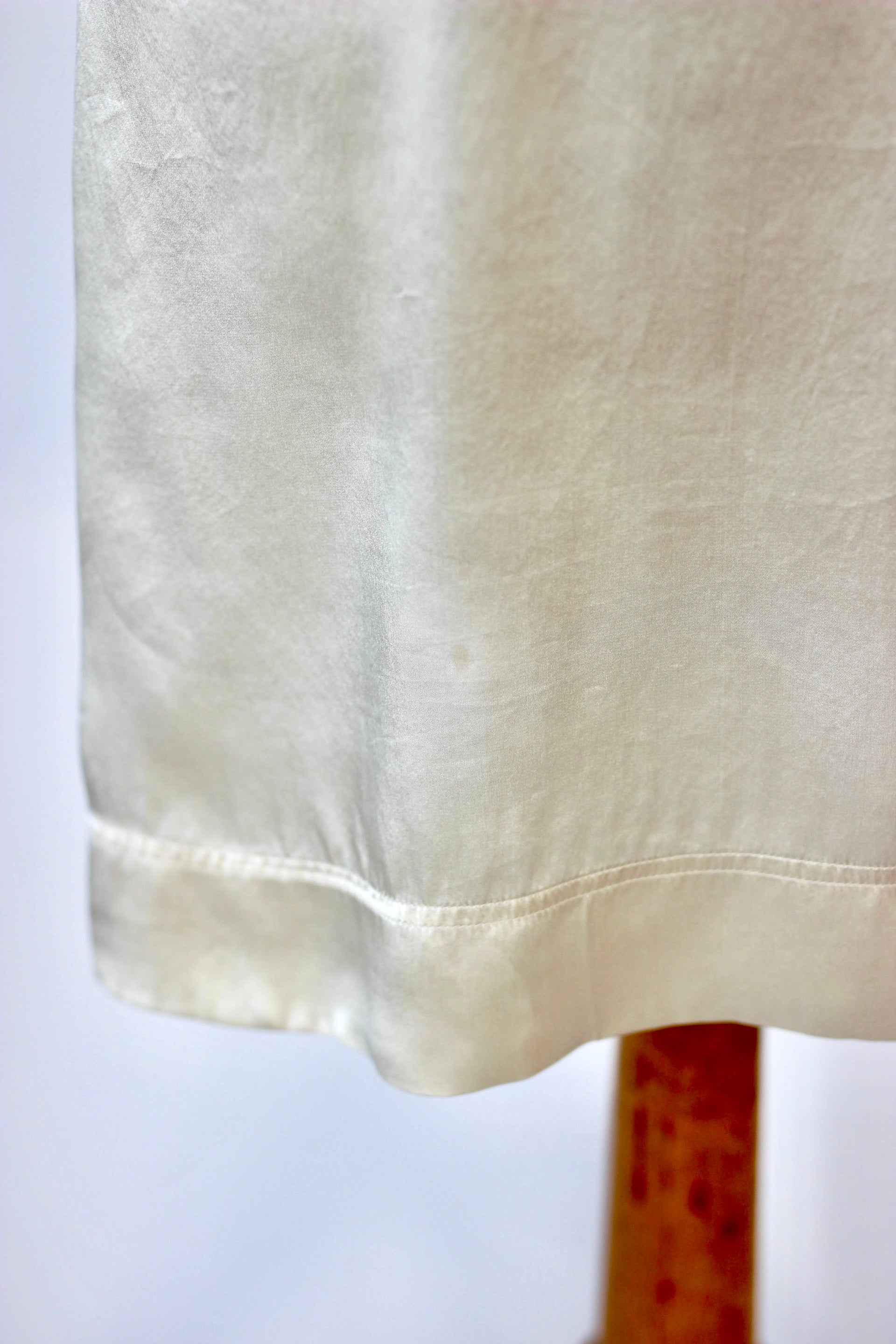Vintage Ivory Sleeveles Silk Dress with Flower Applique //Danish Design//Size M