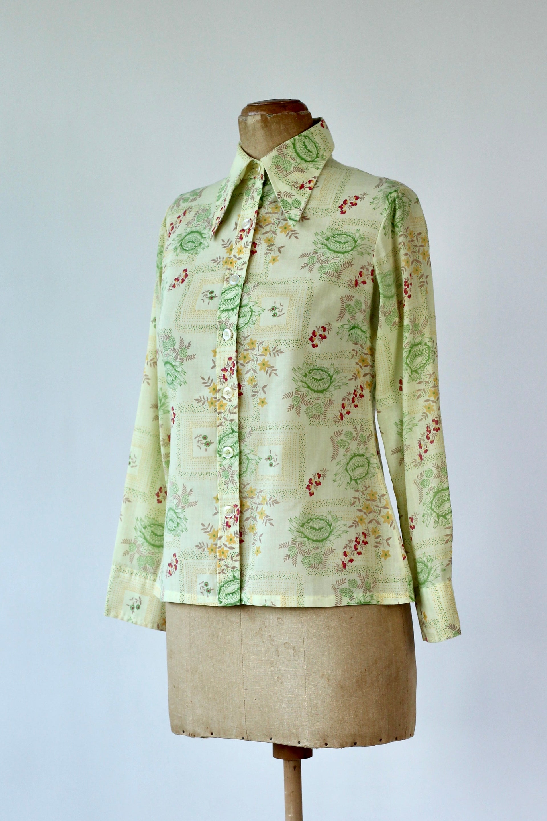 1970s Vintage Yellow Shirt with Floral Pattern // Size S/M