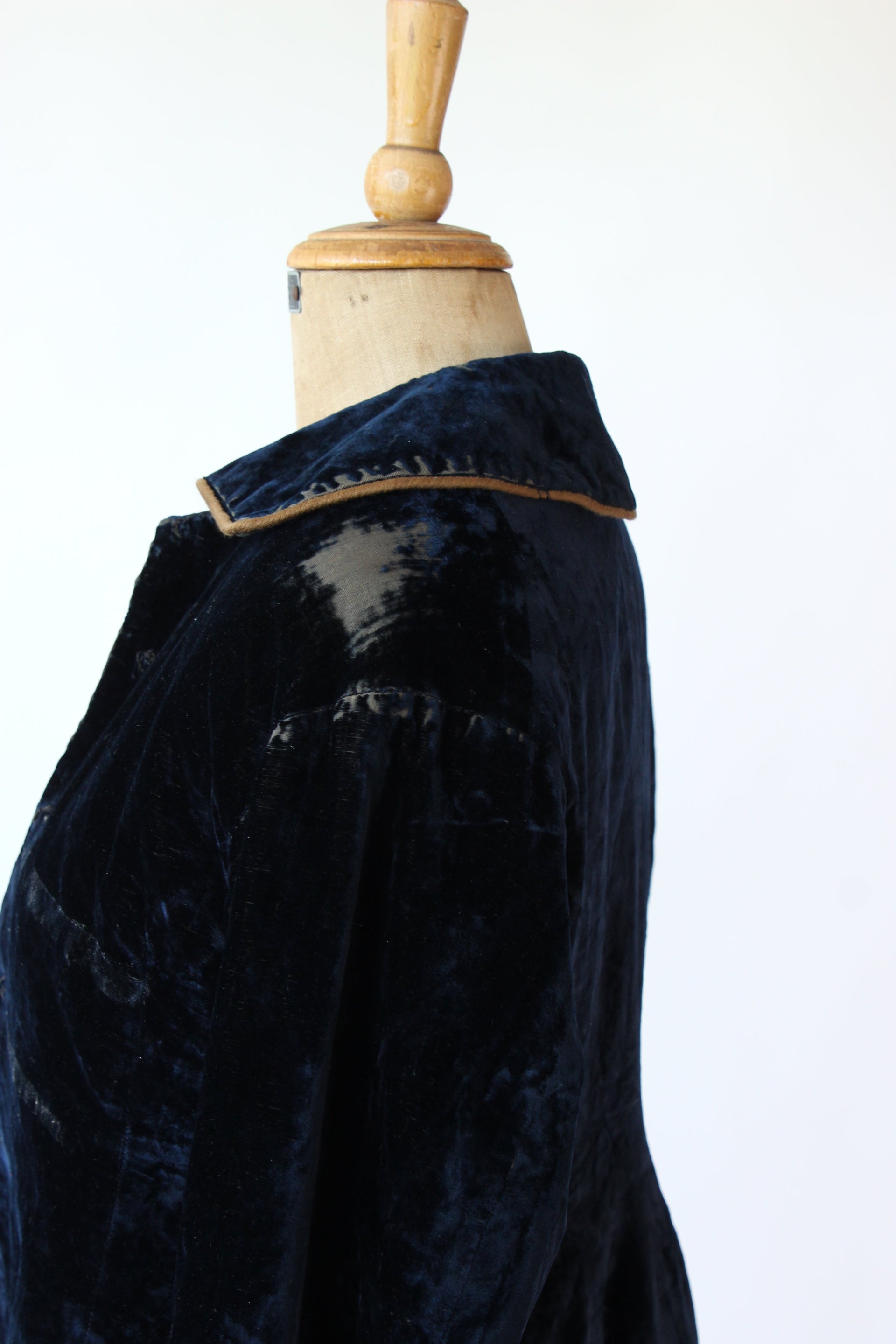 Antique Blue Velvet Coat // Size XS/S