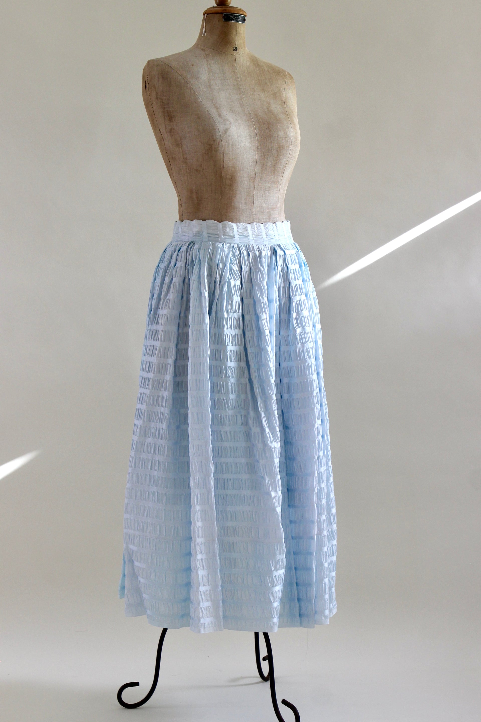 1940s Vintage Light Blue Skirt in Ruffled Fabric//Size S/M