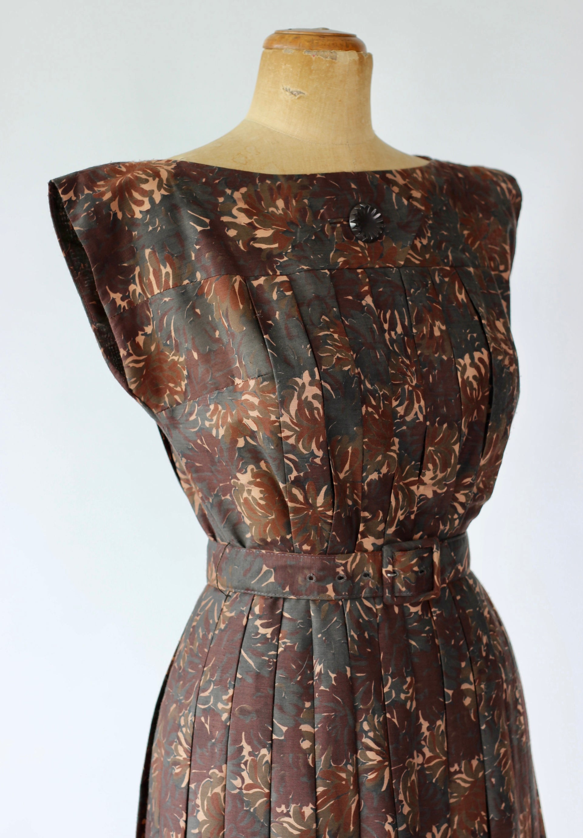 1950s Brown Cotton Dress with Abstract Floral Print//Size XS/S