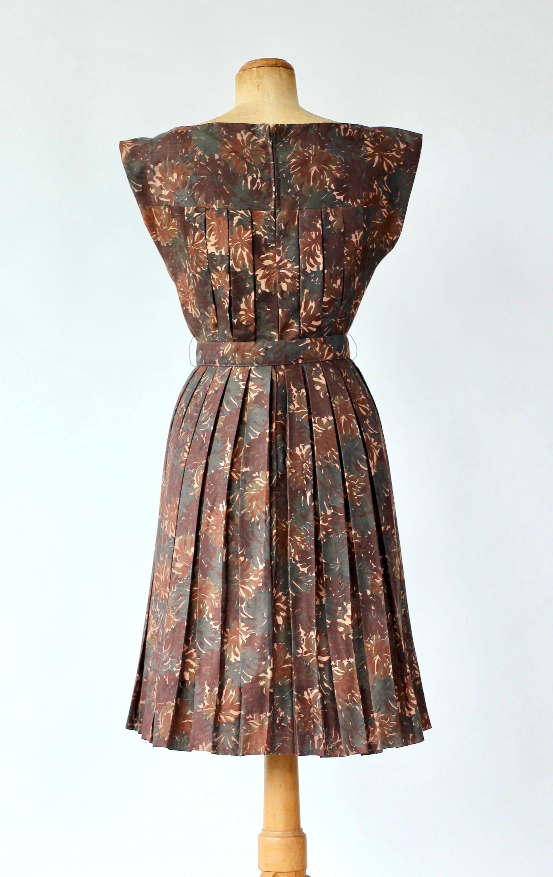 1950s Brown Cotton Dress with Abstract Floral Print//Size XS/S