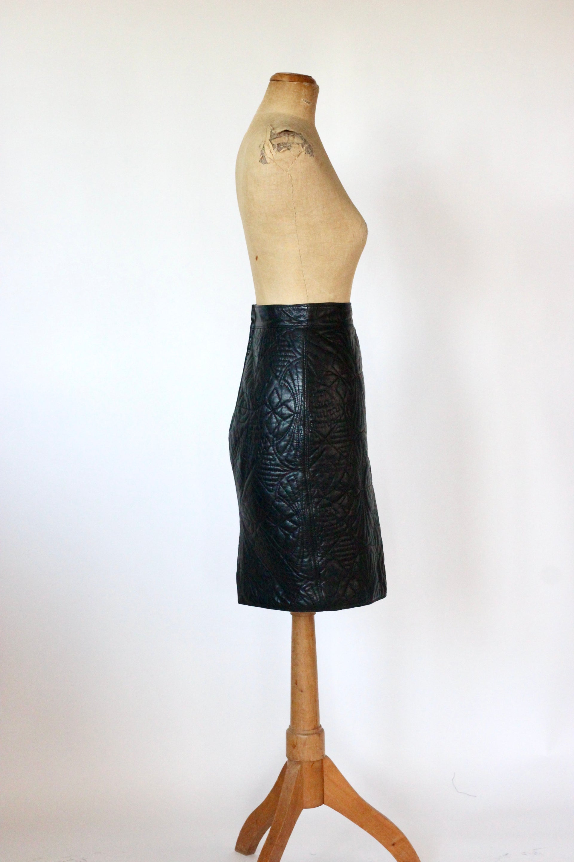 1990s Vintage Black Quilted Leather High Waisted Skirt//Size S/M