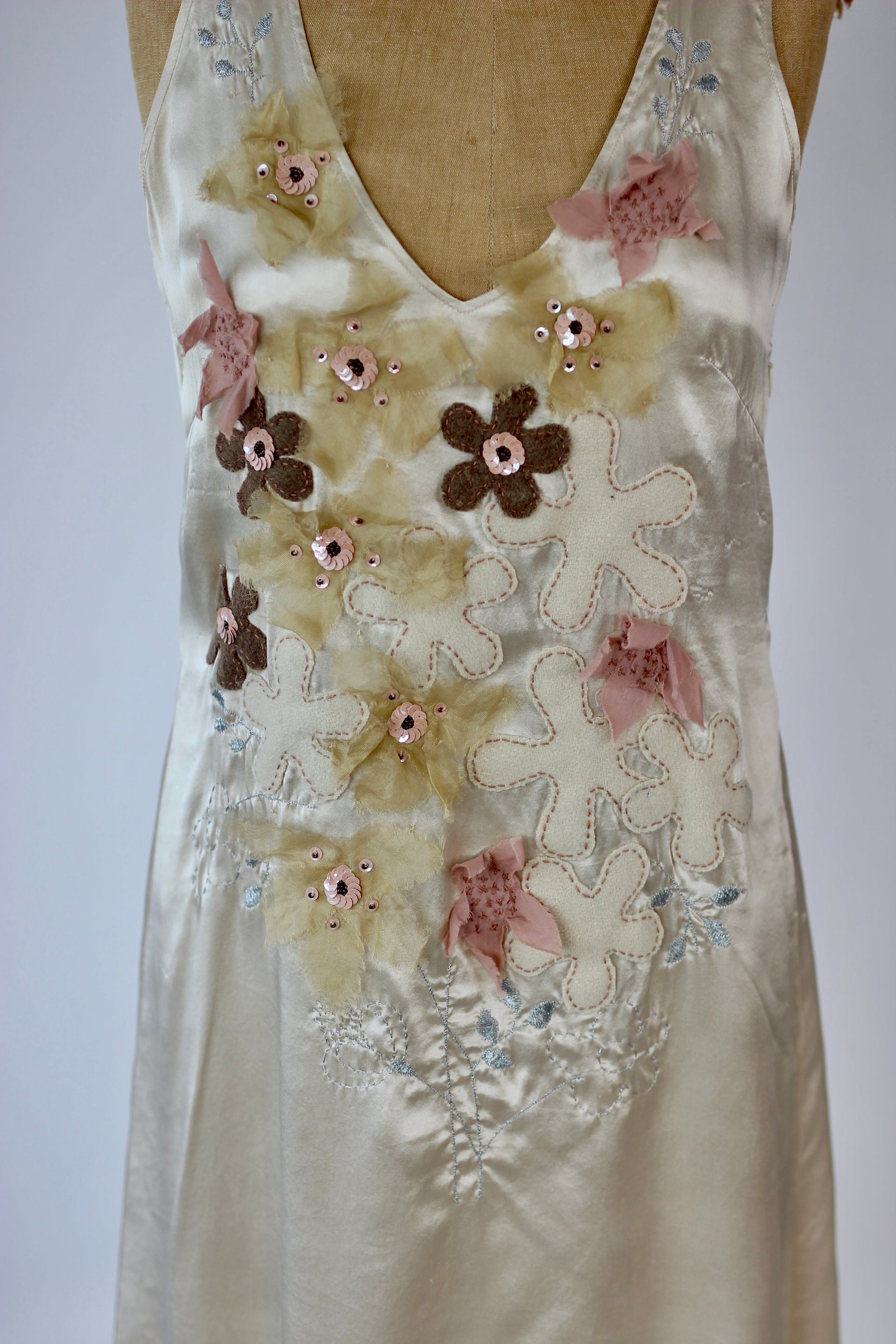 Vintage Ivory Sleeveles Silk Dress with Flower Applique //Danish Design//Size M