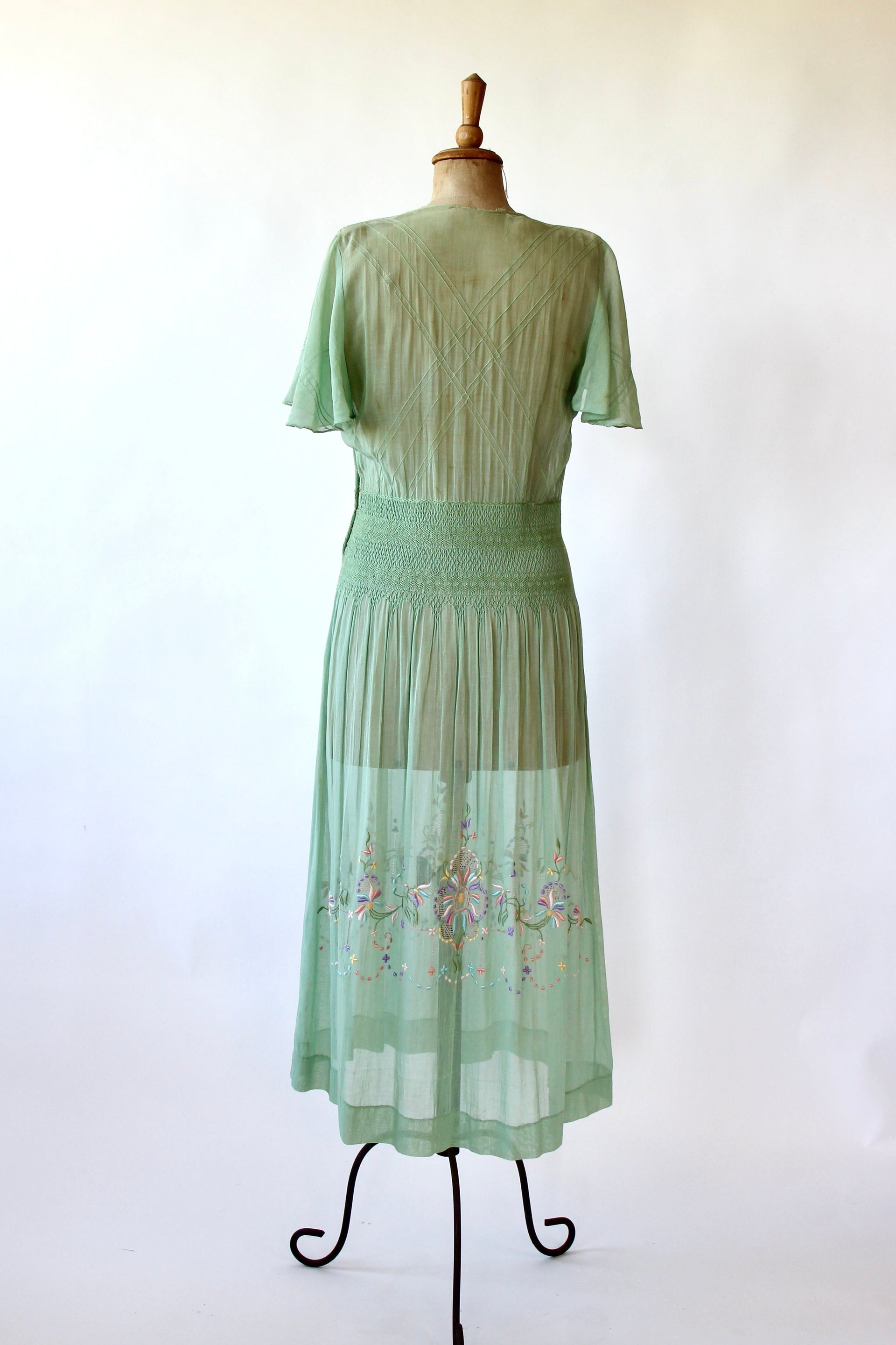 1920s 1930s Hungarian Embroidered Short Sleeve Green Dress//Size M/L