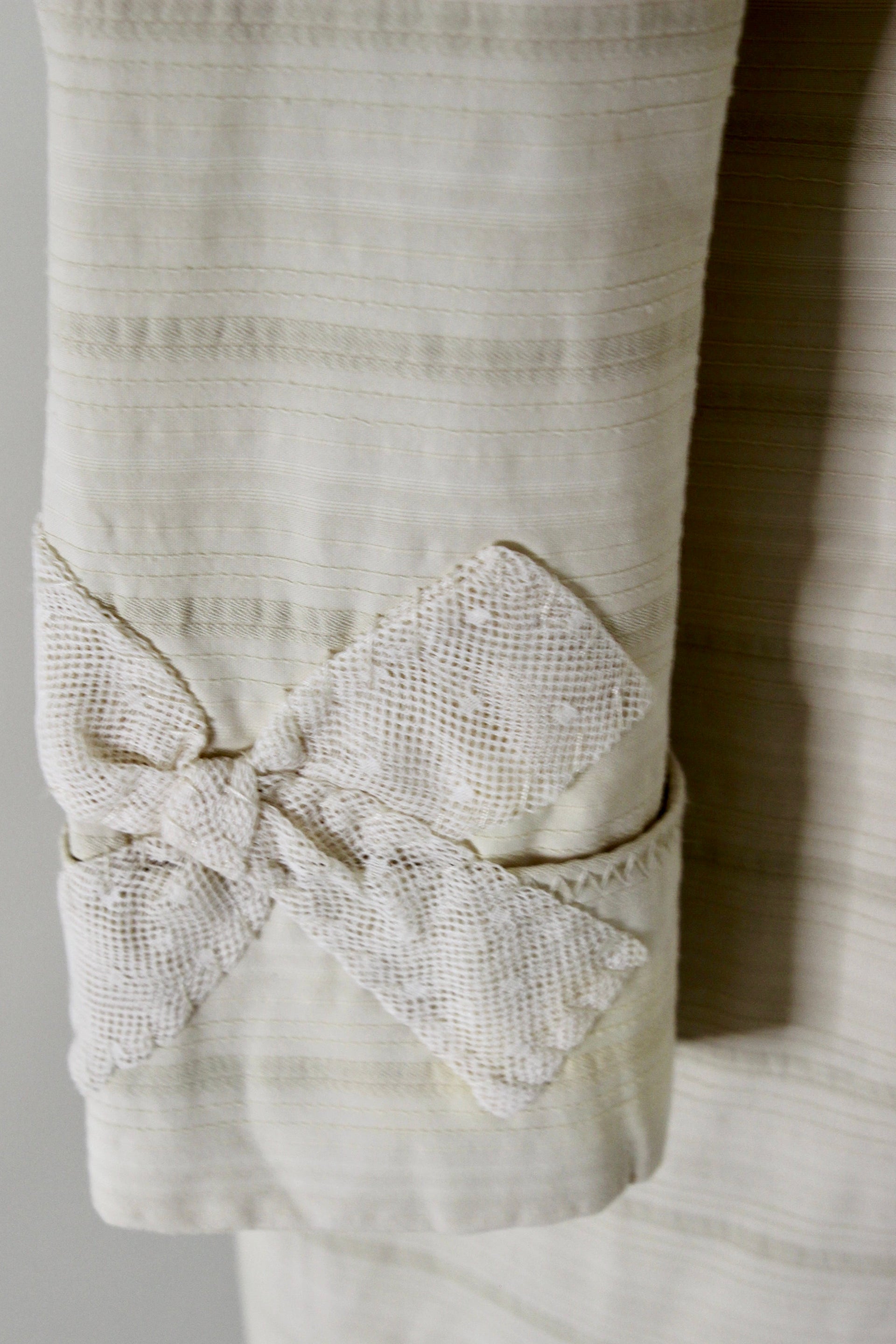1990s Italien Designer Ivory Light Coat Decorated with Fabric Bows//Size M