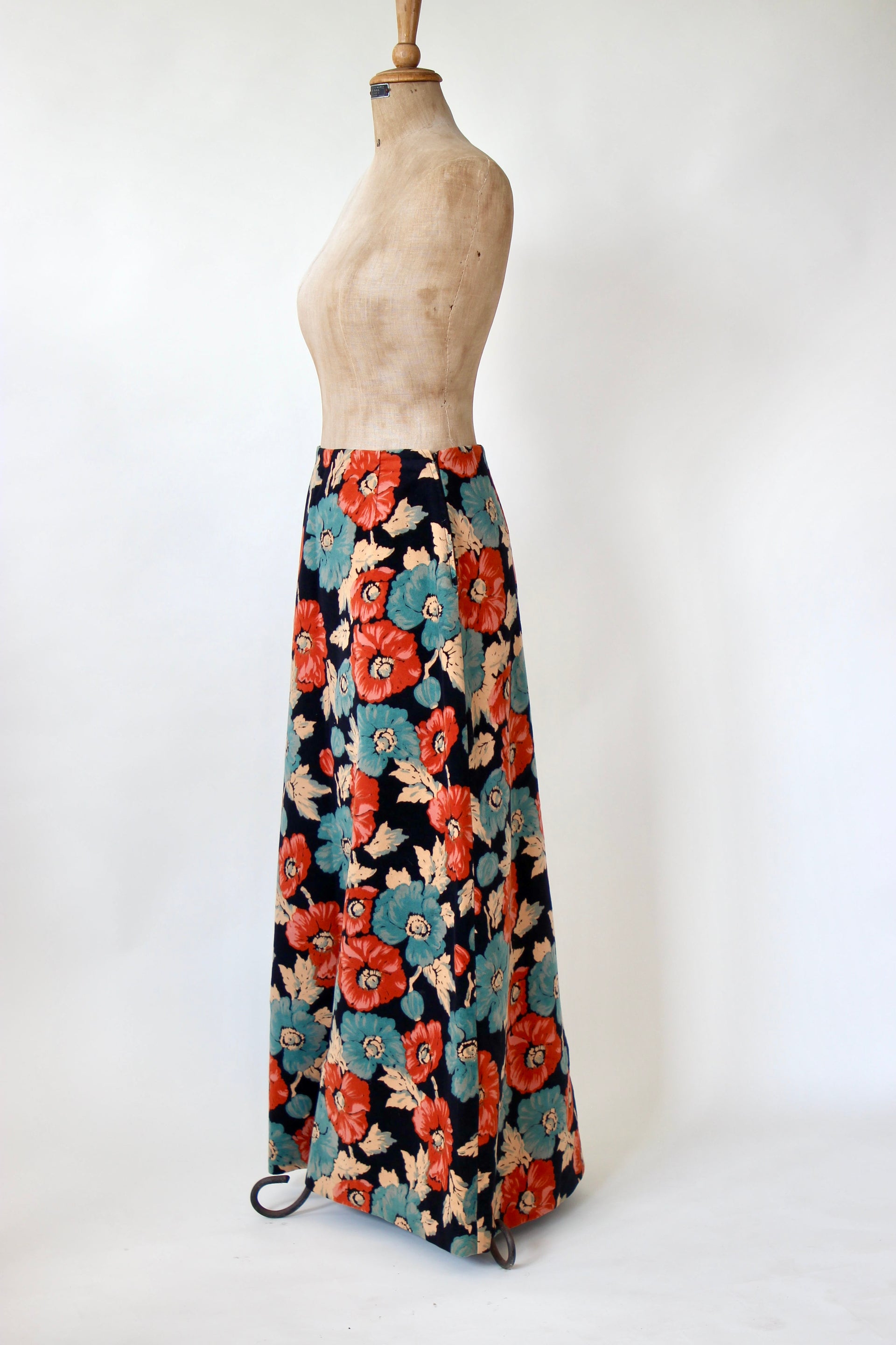 1970s High Waisted Velvet Maxi Skirt // Size S/M
