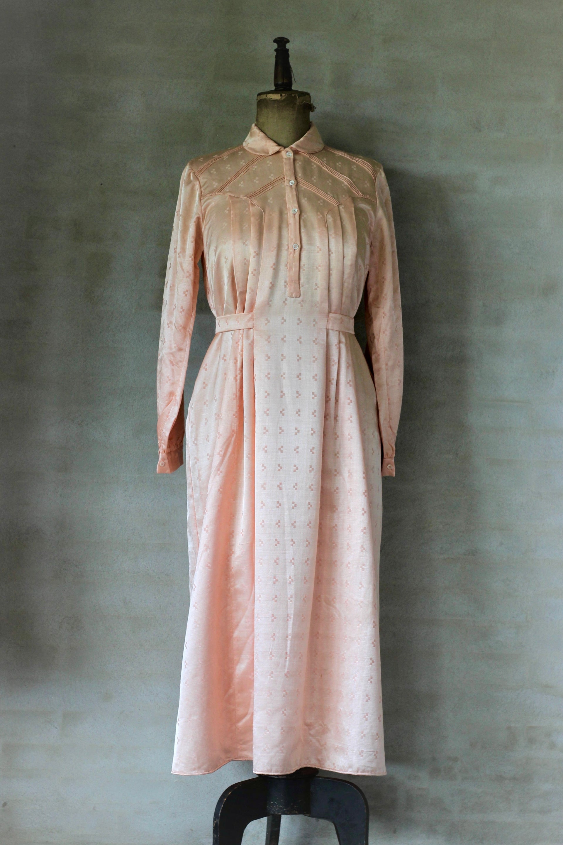 1940s Vintage Italien Pink Slip Dress / Night Gown // Size M/L