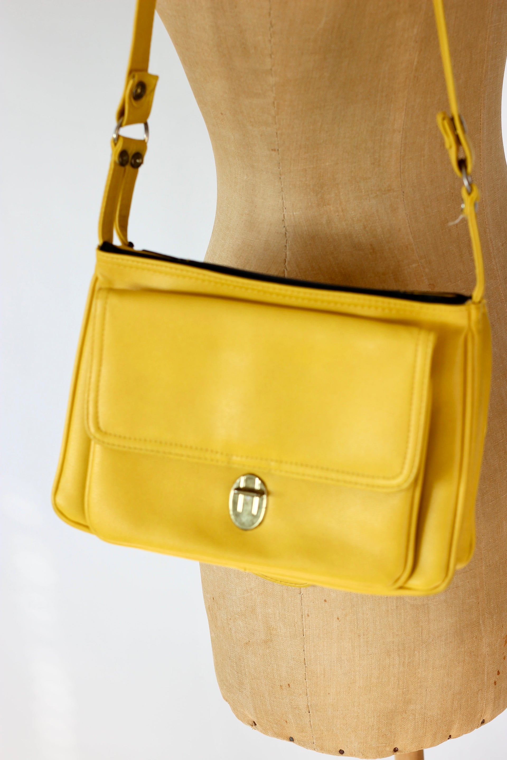1970s Vintage Yellow Vinyl Shoulder Strap Bag