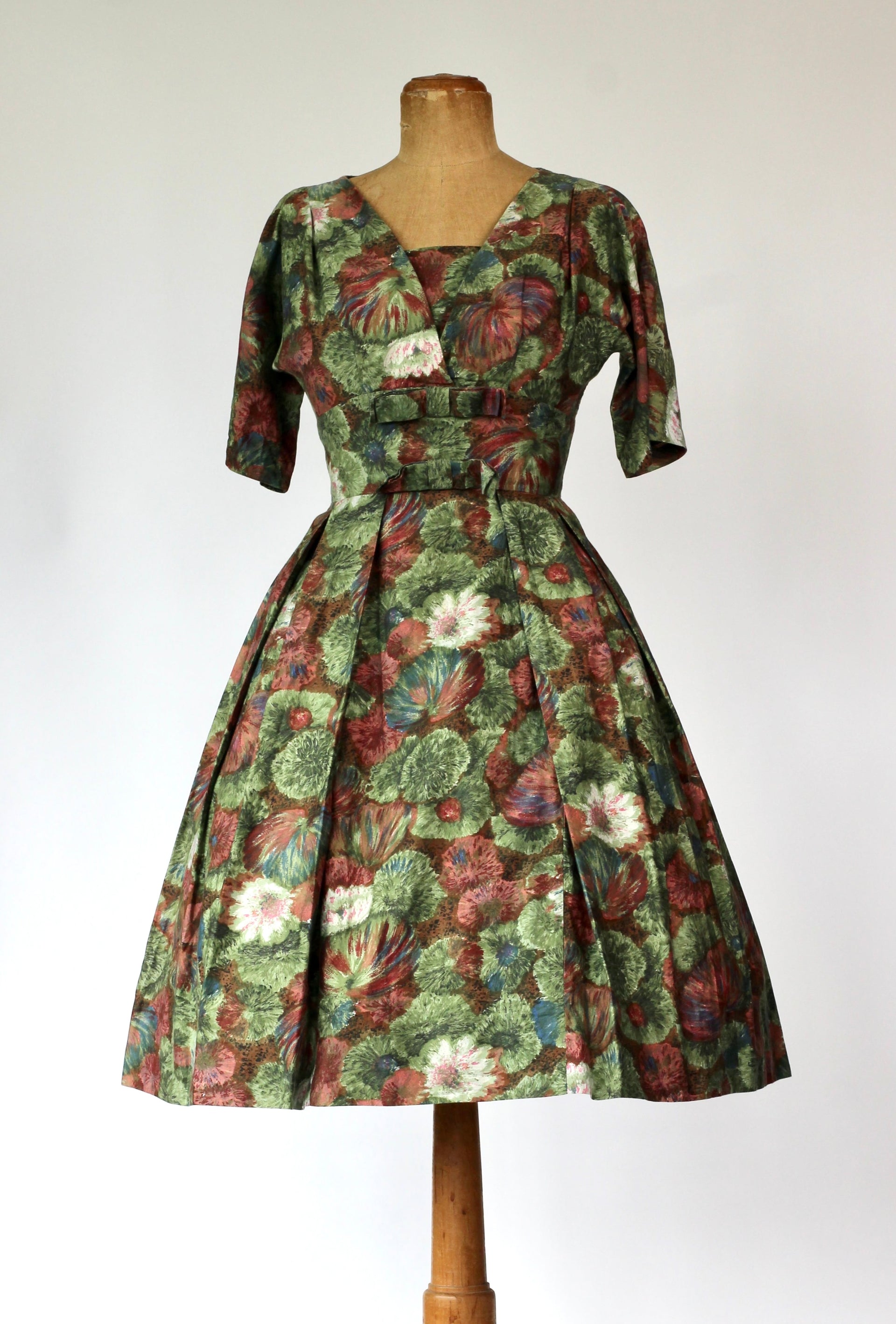 1950s Cotton Dress with Floral Print//Size XS/S