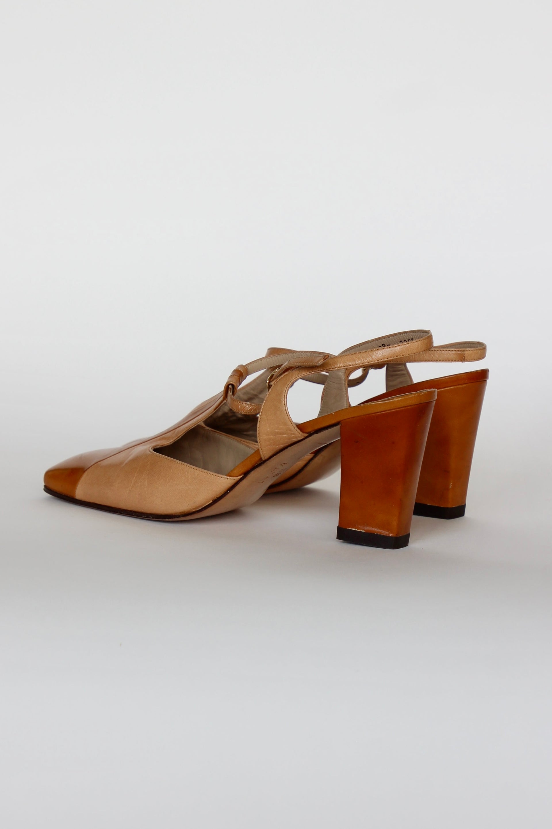 1960s Beige and Brown Leather Mid Heel Shoes // Size EU 9,5 US 8 UK 6