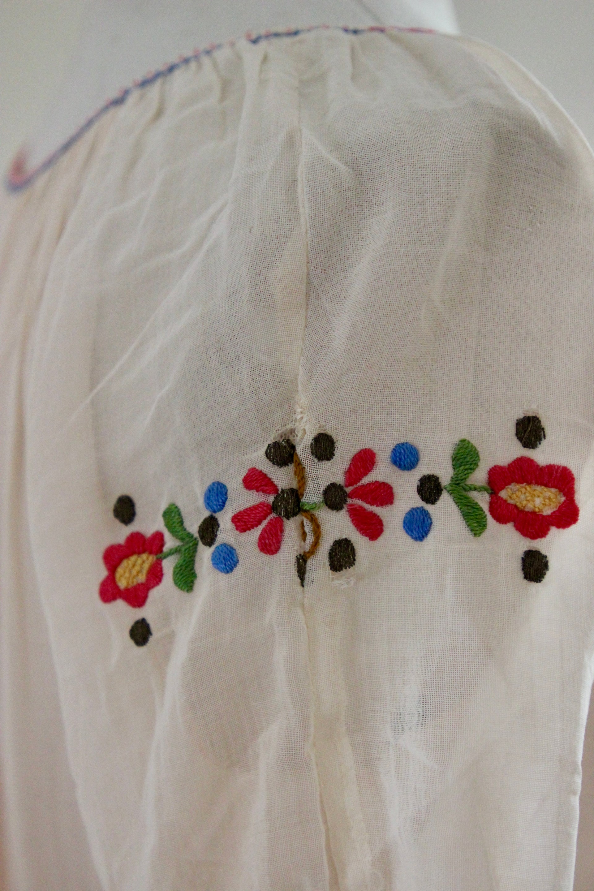 1920s 1930s Hungarian Embroidered Short Sleeve Pale Pink Top // Size XS/S