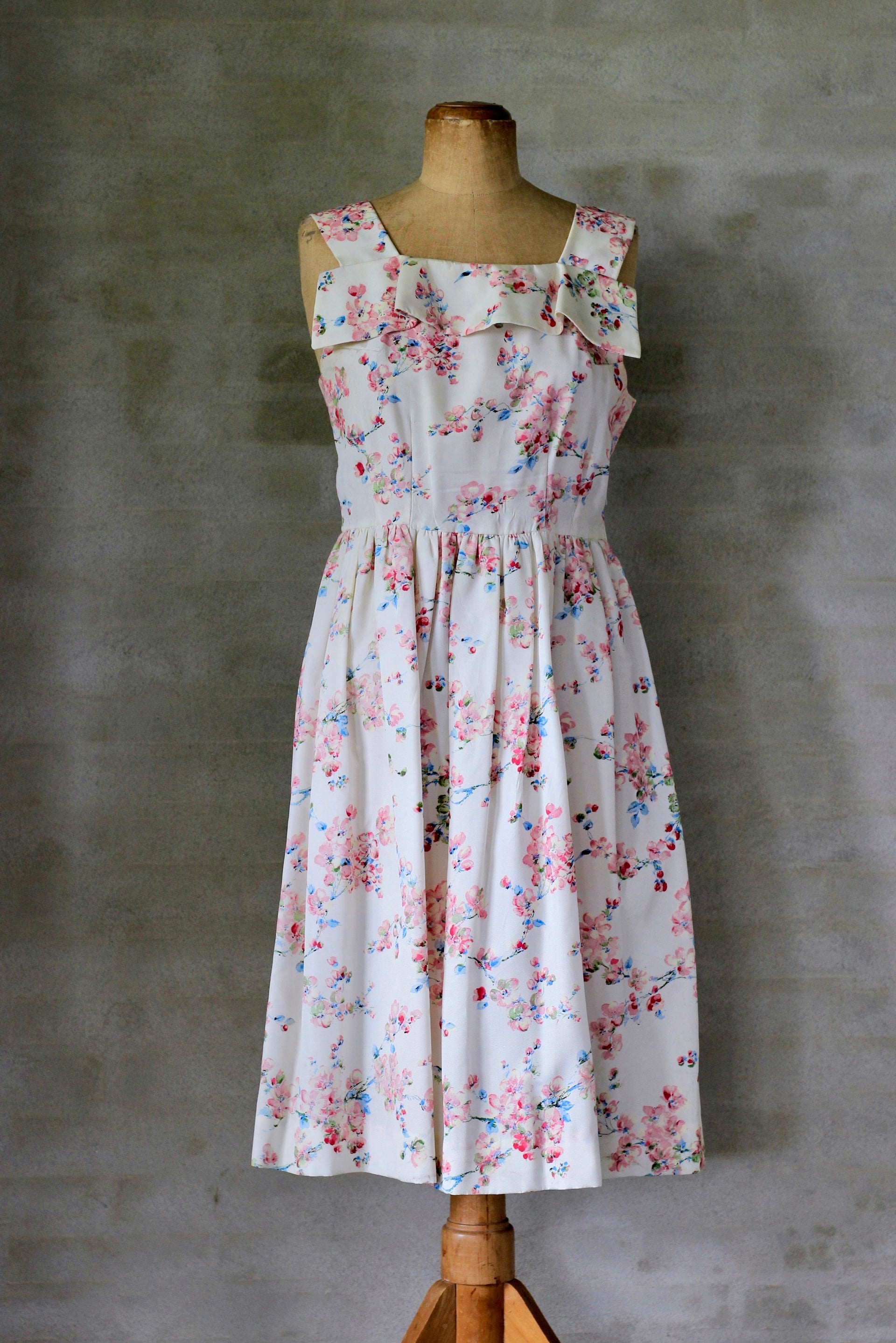 1950s White Taffeta Dress with Bolero//Blue and Pink Flowers//Size S/M