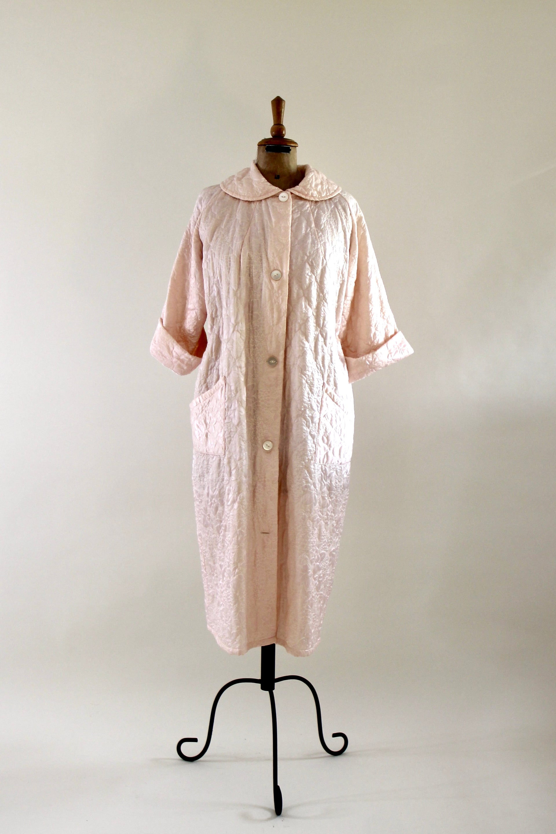 1960s Baby Pink Satin Quilted Robe//Light Coat//Oversized Coat//Size M-XL