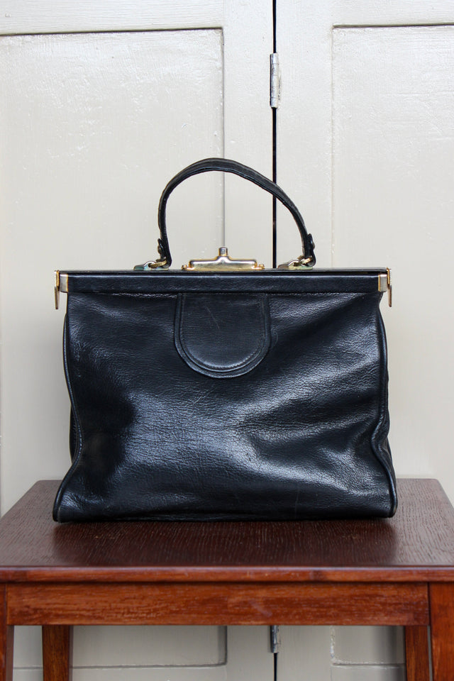 B141 1960s Vintage Black Leather Top Handle Bag with Red Linen