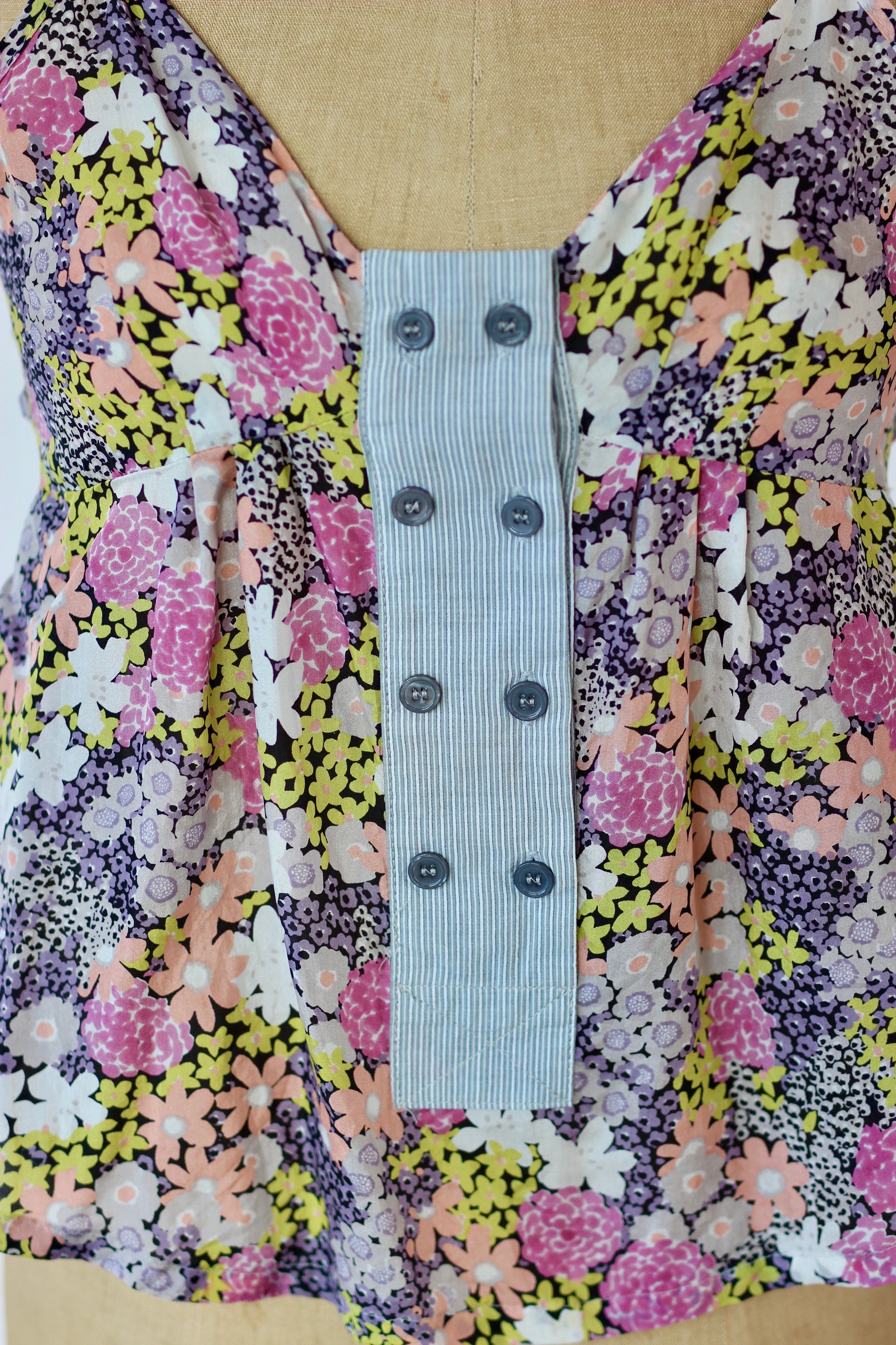 Vintage Floral Silk Top in Bright Colors //Danish Design//Size M
