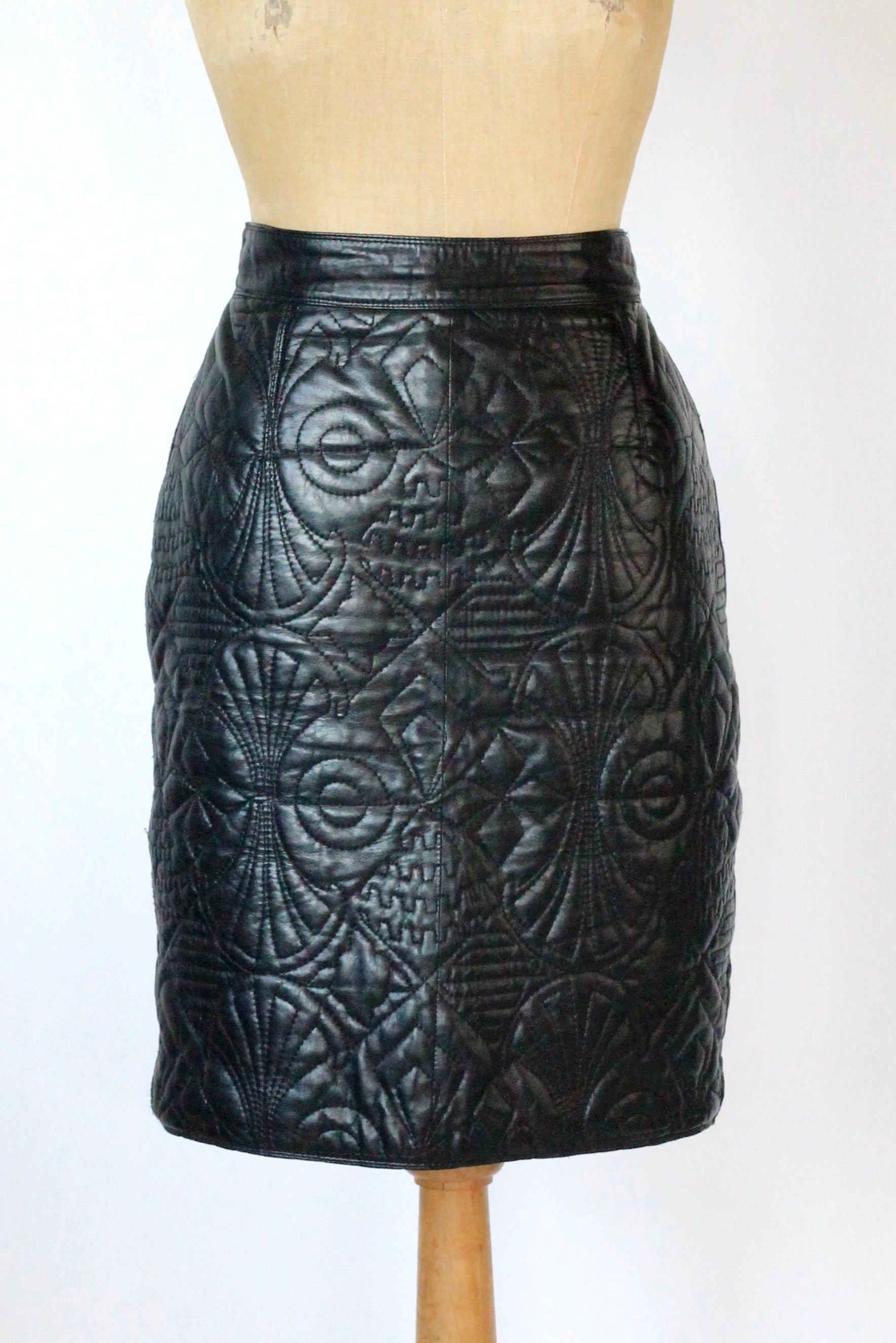 1990s Vintage Black Quilted Leather High Waisted Skirt//Size S/M