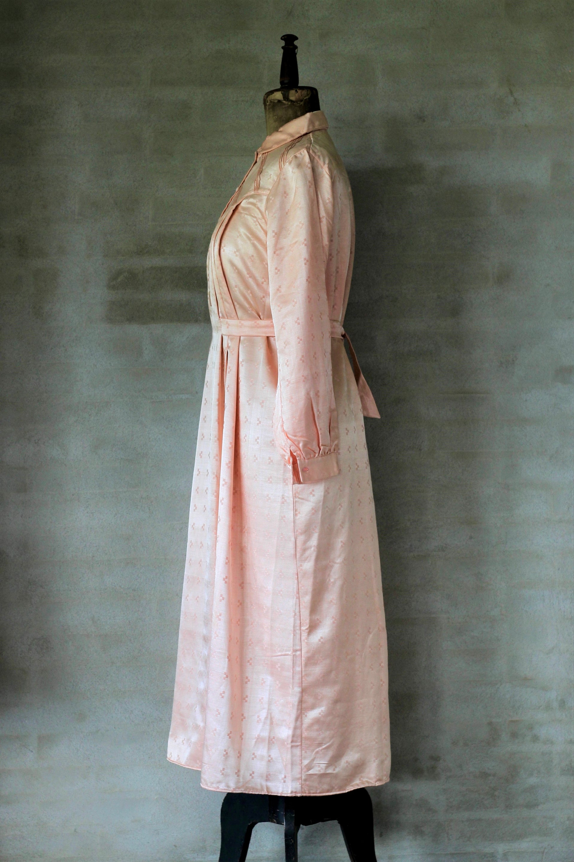 1940s Vintage Italien Pink Slip Dress / Night Gown // Size M/L