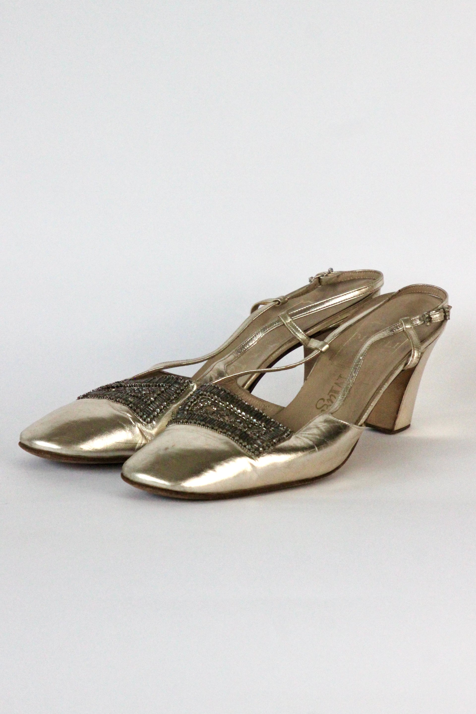 1960s Gold Leather Low Heel Shoes //Size EU 38 US 7 UK 5